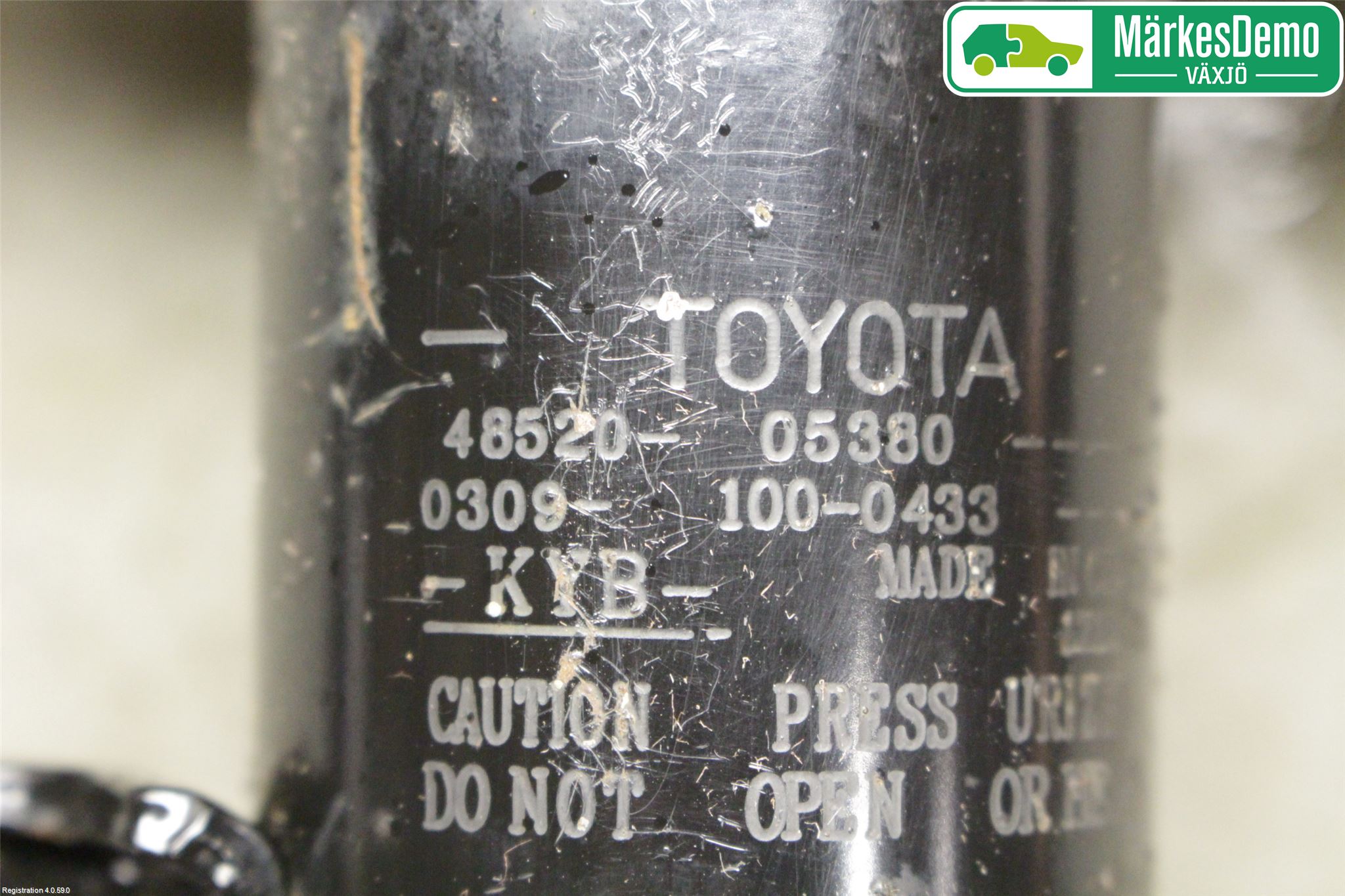 Toyota AVENSIS 16-18 Fjäderben Fram Vänster