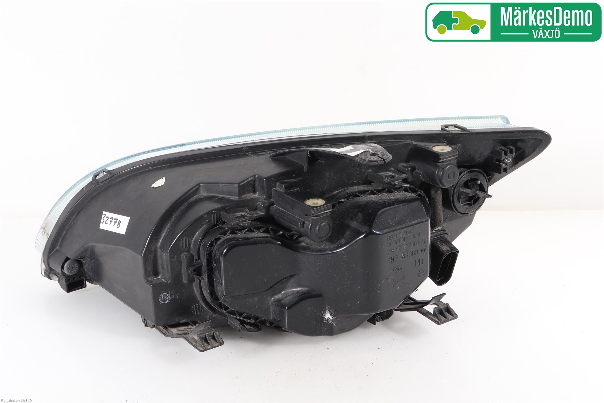 Ford FOCUS     04-07 Strålkastare Höger