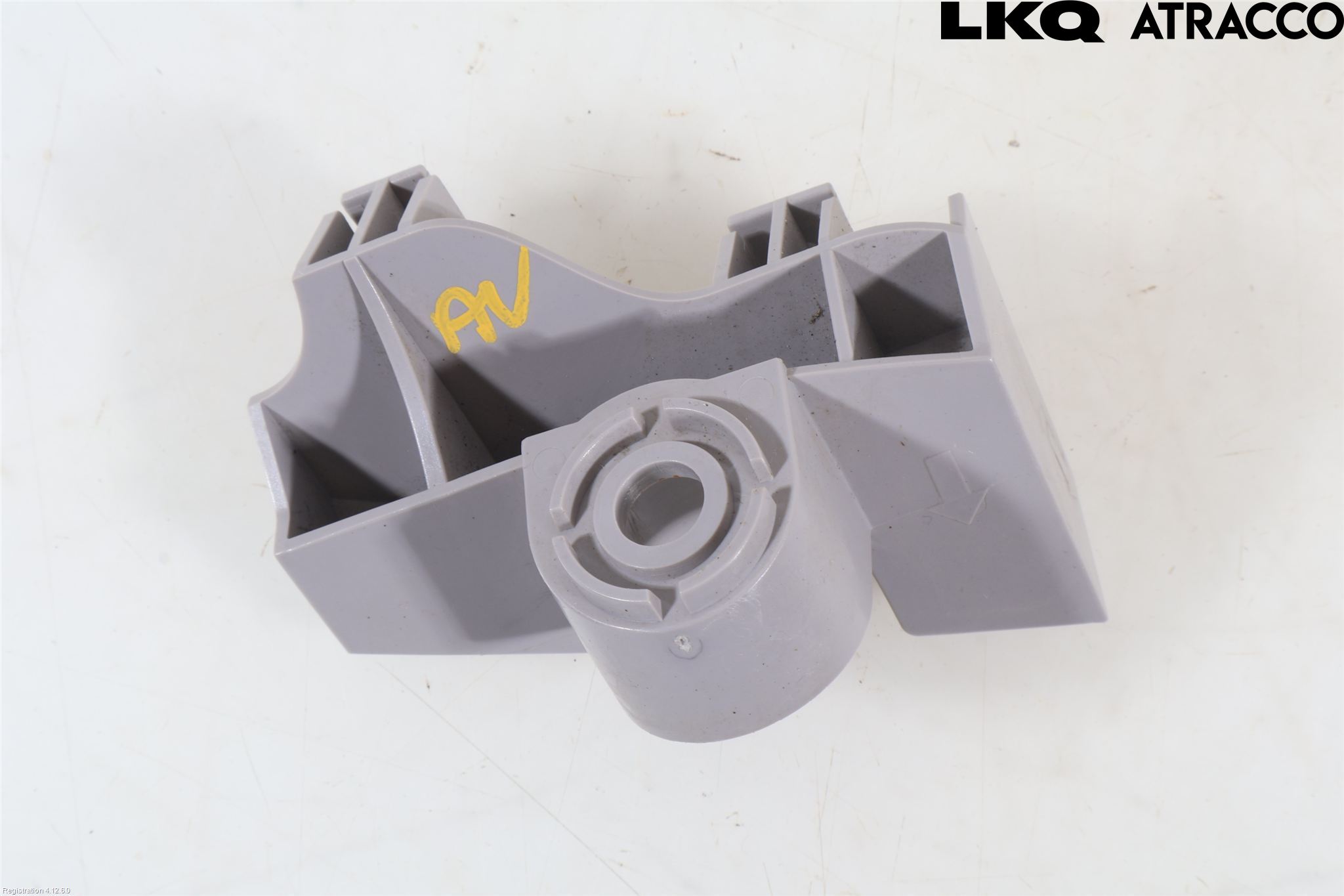 Toyota AURIS 13-19 Stötfångarfäste Bak Hö