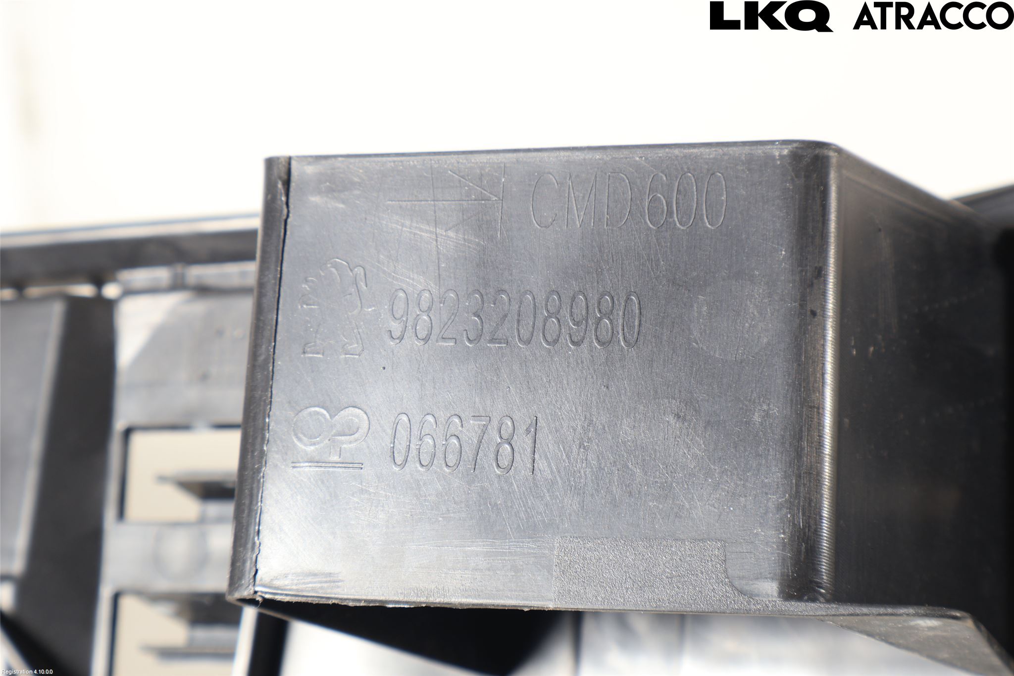 Peugeot 208/E-208 20- Stötfångardel Bak Mitt