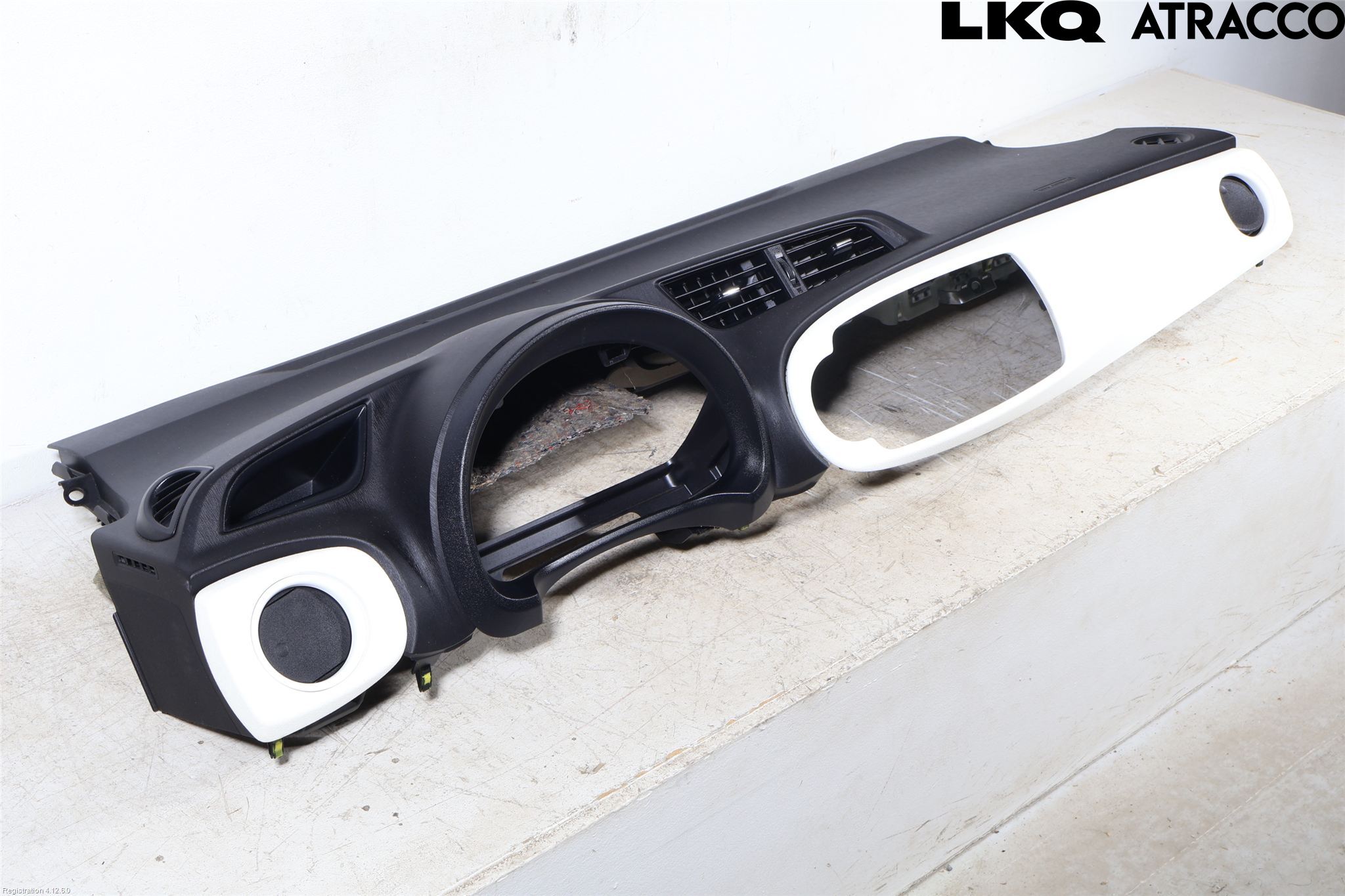 Toyota YARIS XP130 12-14 Instrumentbräda