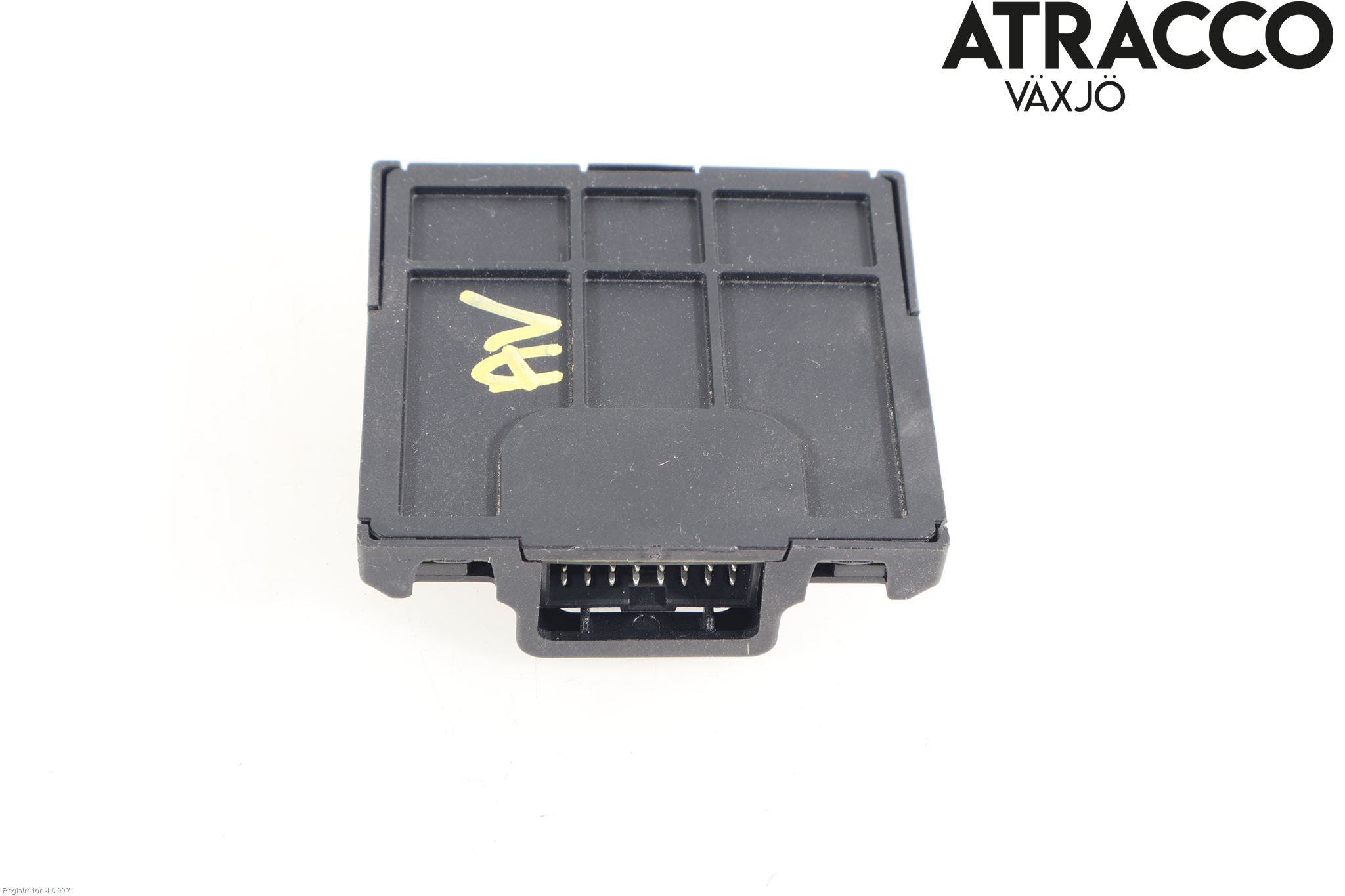 Mercedes-Benz MB C-KLASS (W204) 07-15 Styrenhet Strålkastare