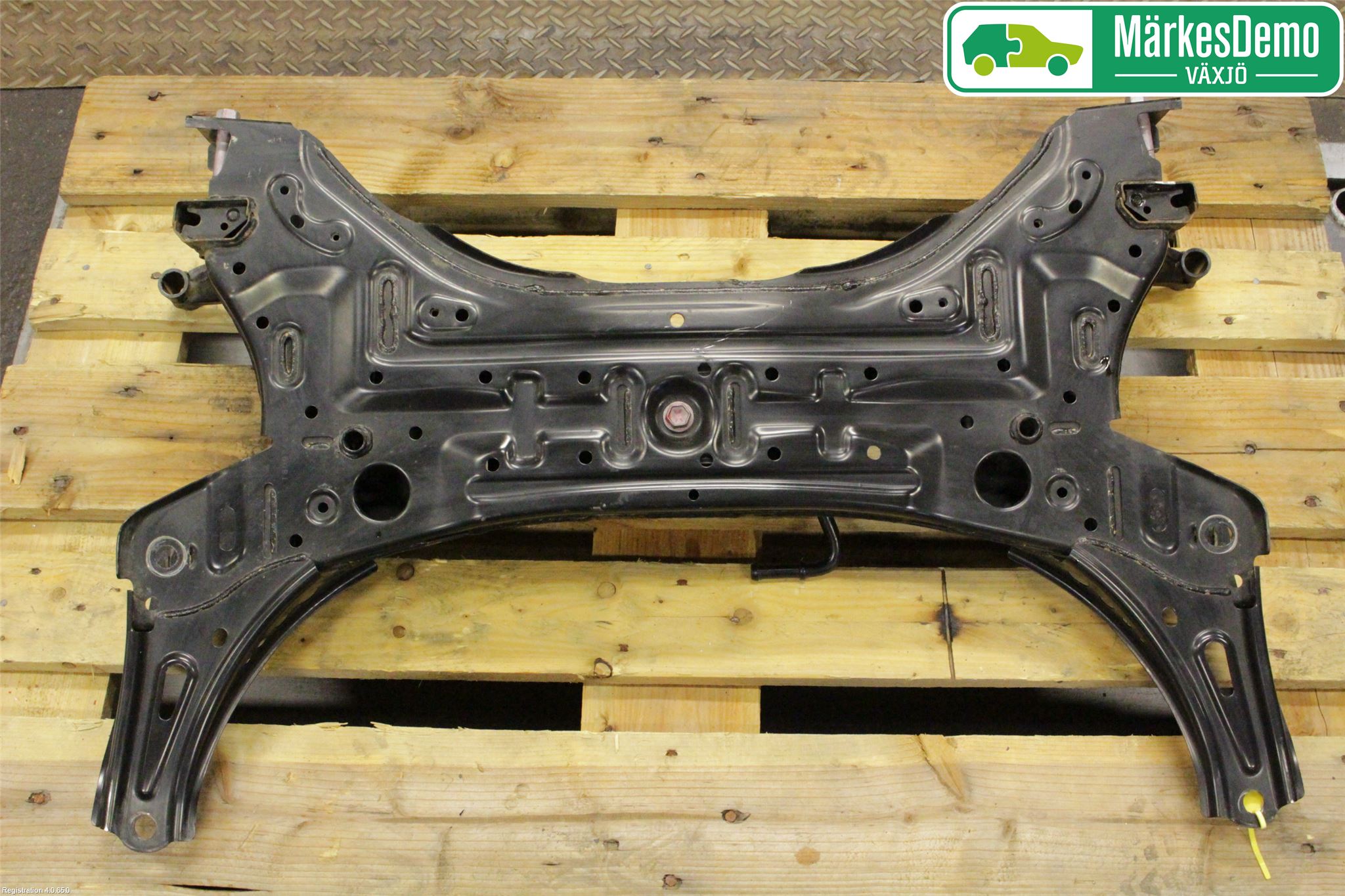 Suzuki SWIFT 17-24 Framvagnsbalk