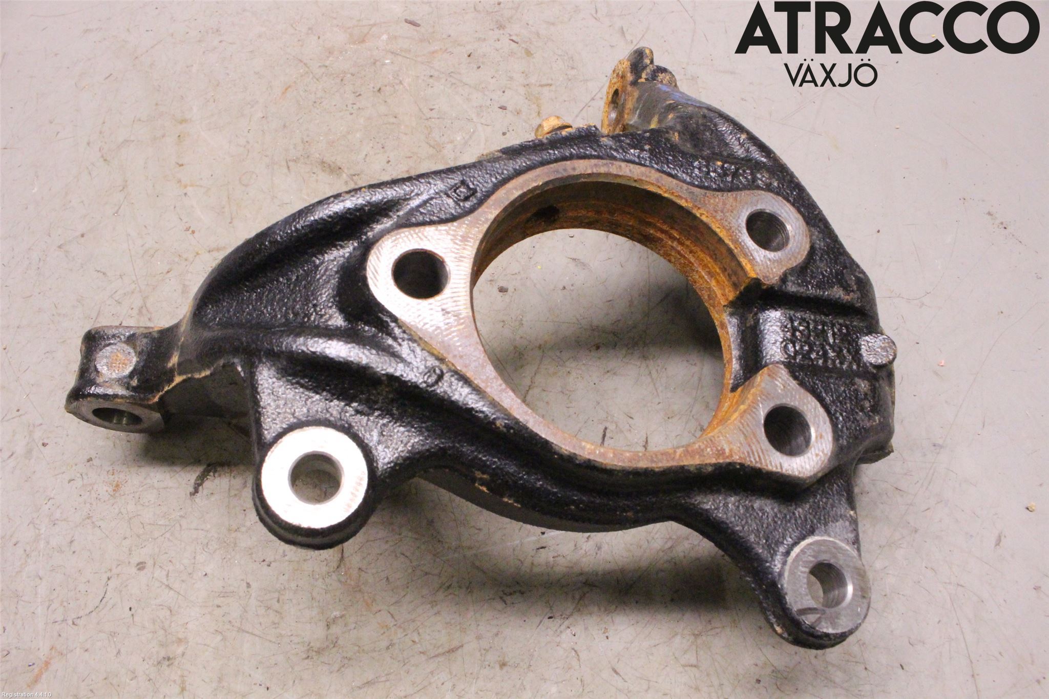 Mazda 2 KB Hybrid 22- Styrspindel Lagerhus Vä