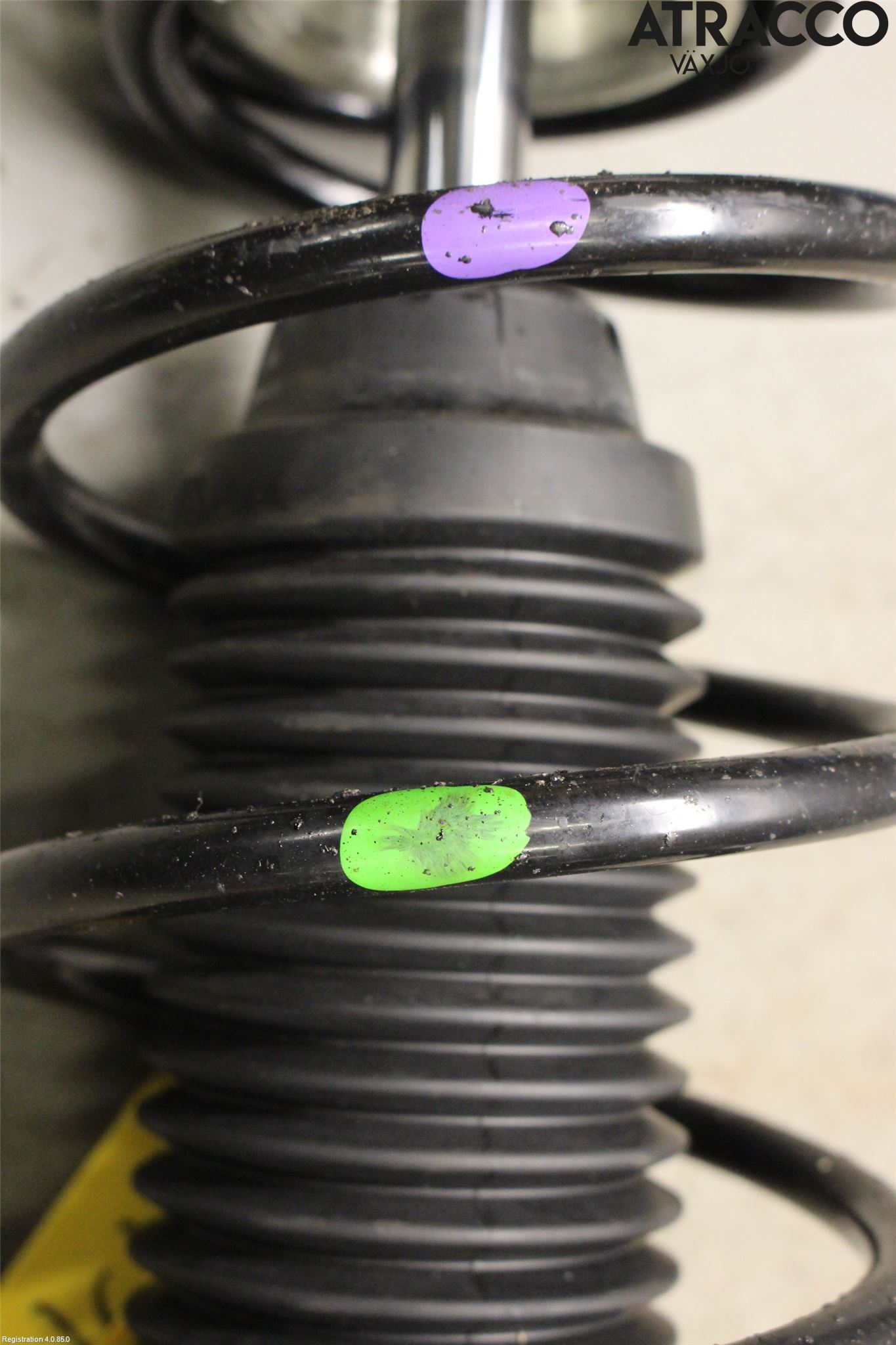 Suzuki SWIFT 17-24 Fjäderben Fram Höger