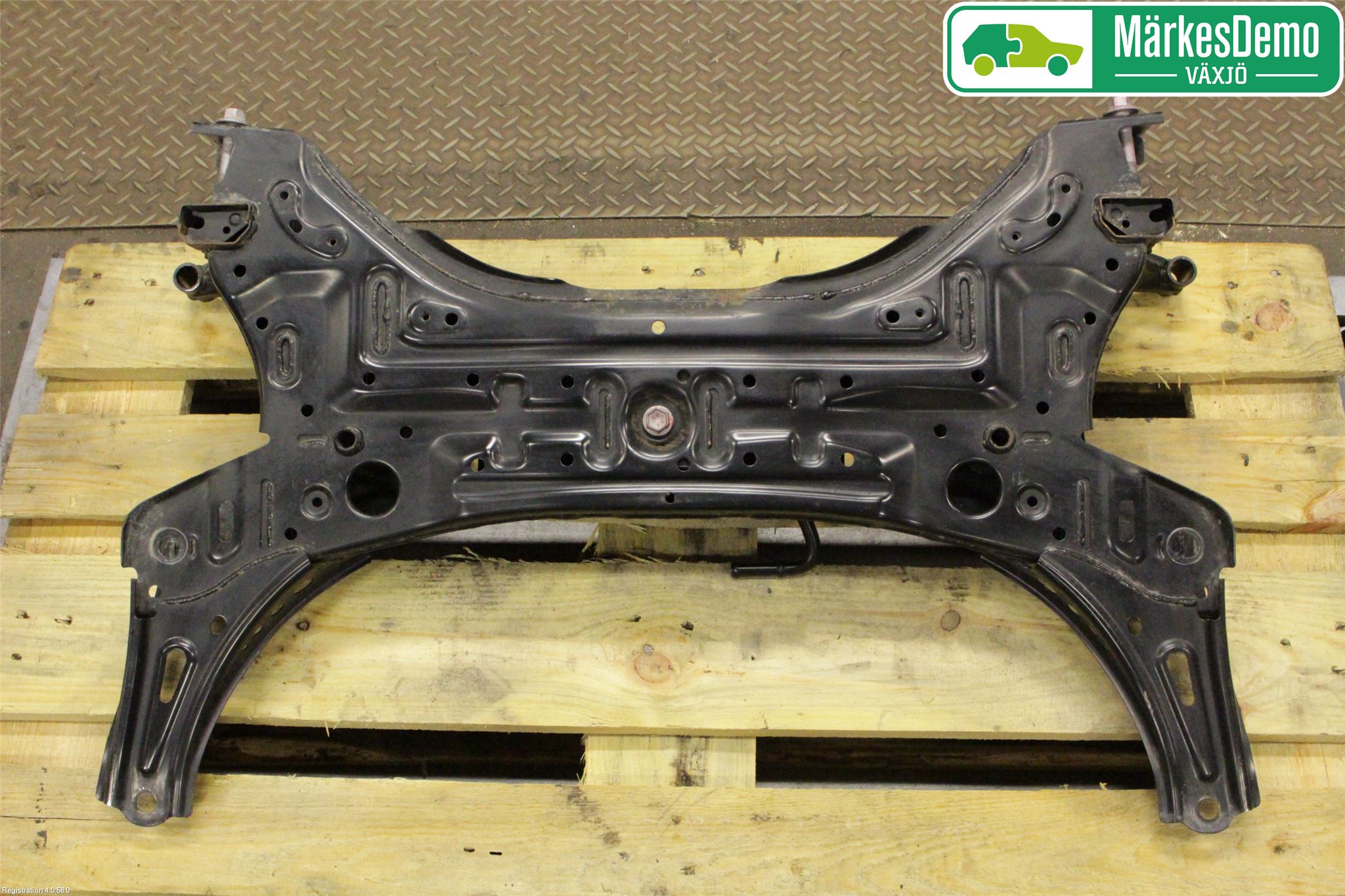 Suzuki SWIFT 17-24 Framvagnsbalk