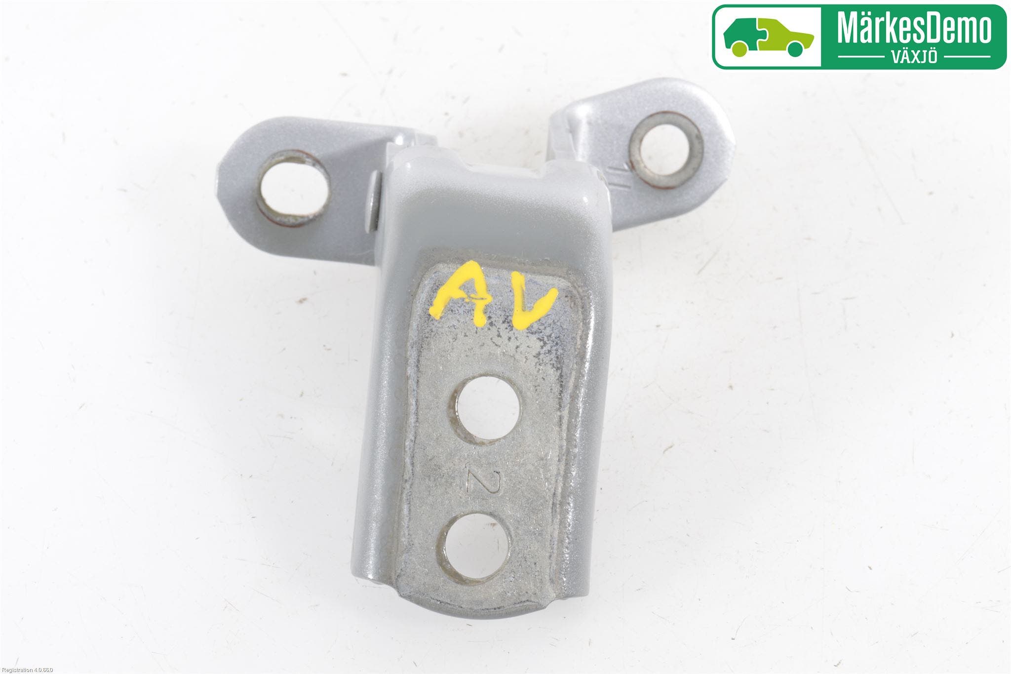 Toyota YARIS XP130 12-14 Dörrgångjärn