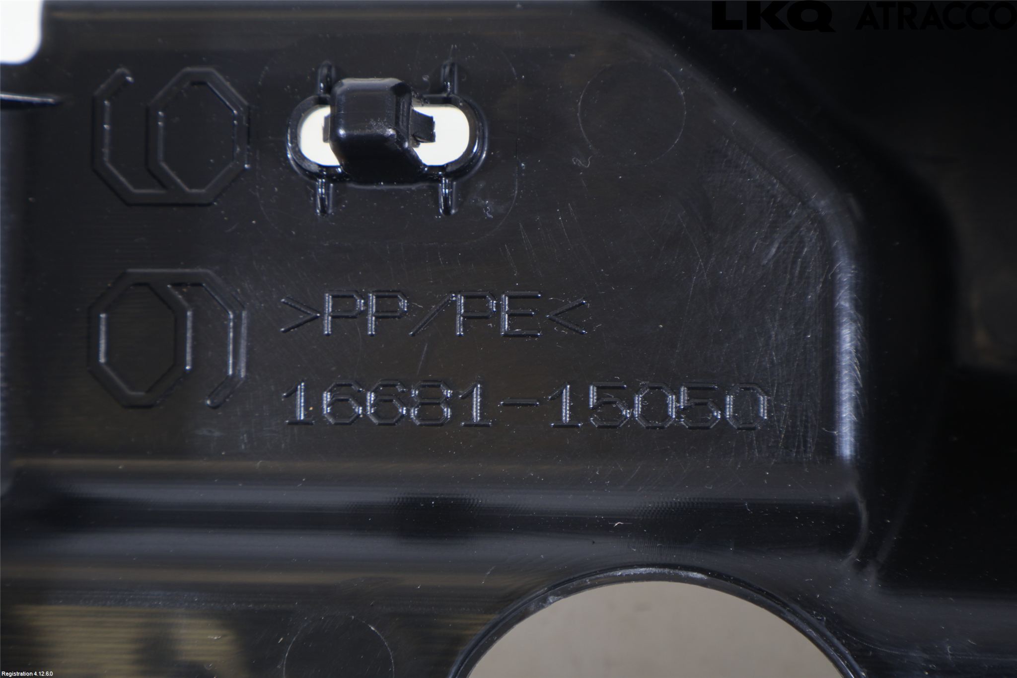 Lexus LBX 24- Täckplast Front