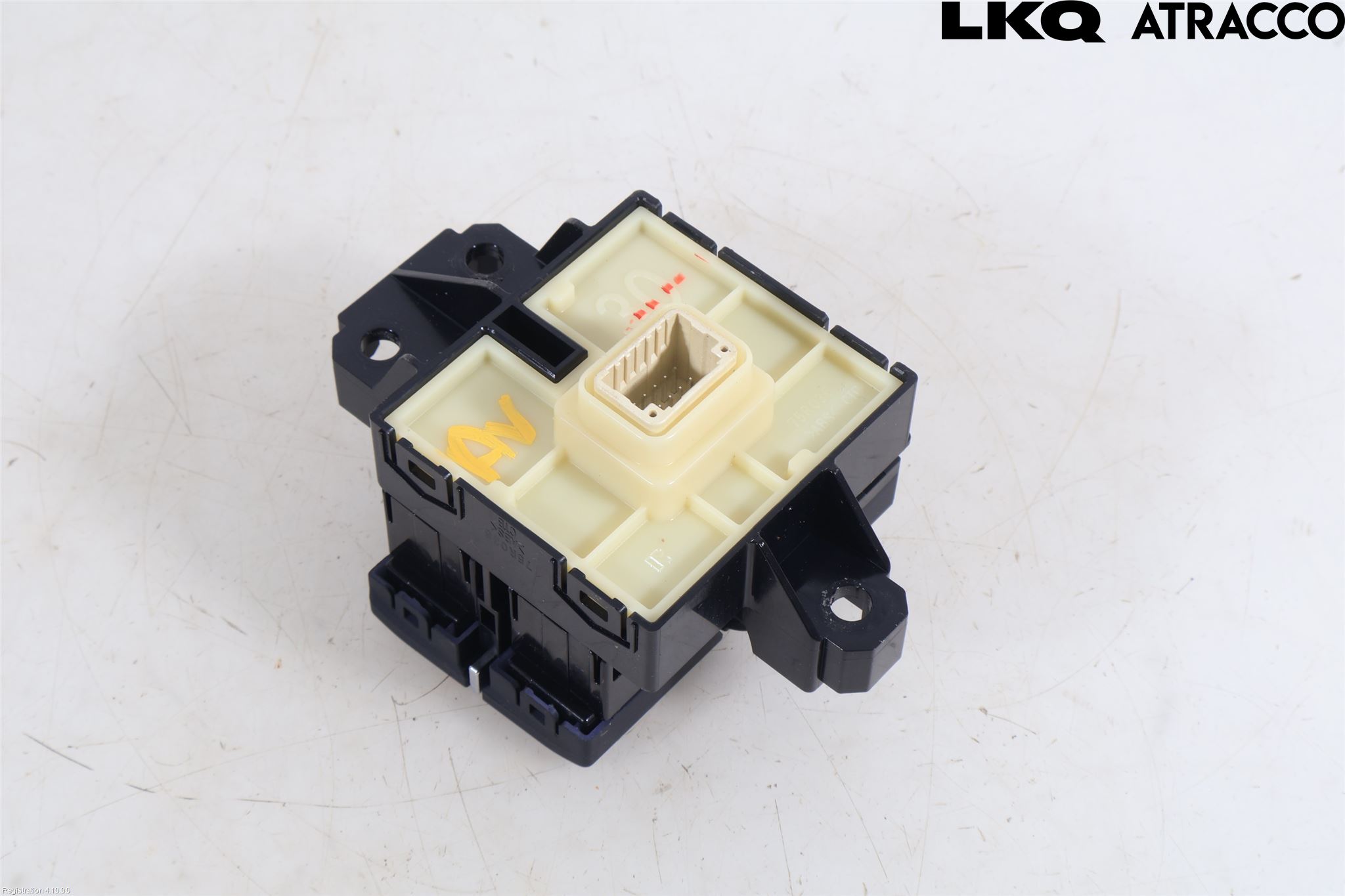 Toyota bZ4X EA10 22- Strömställare Parkeringsbroms