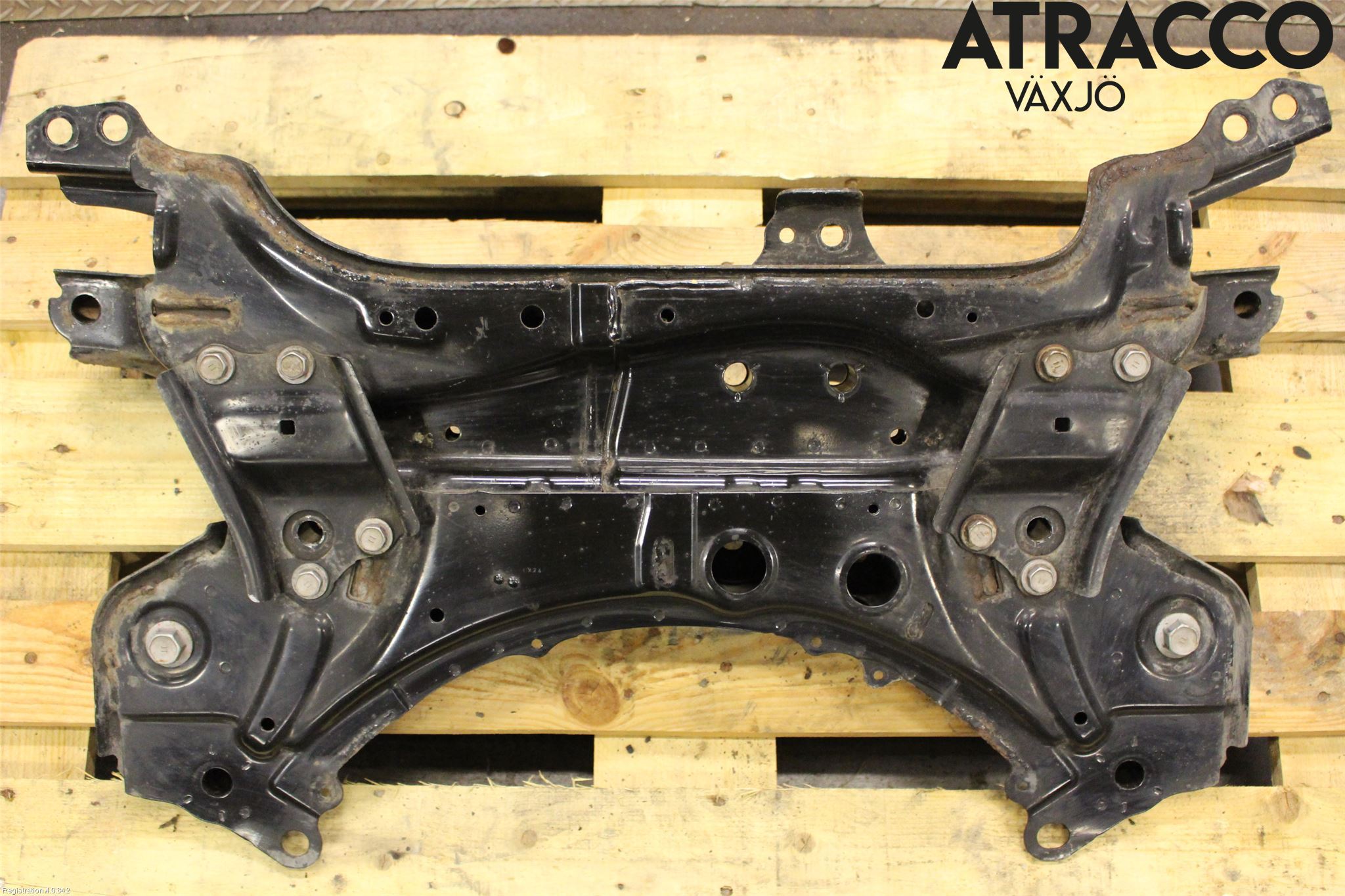 Toyota VERSO 09-18 Framvagnsbalk