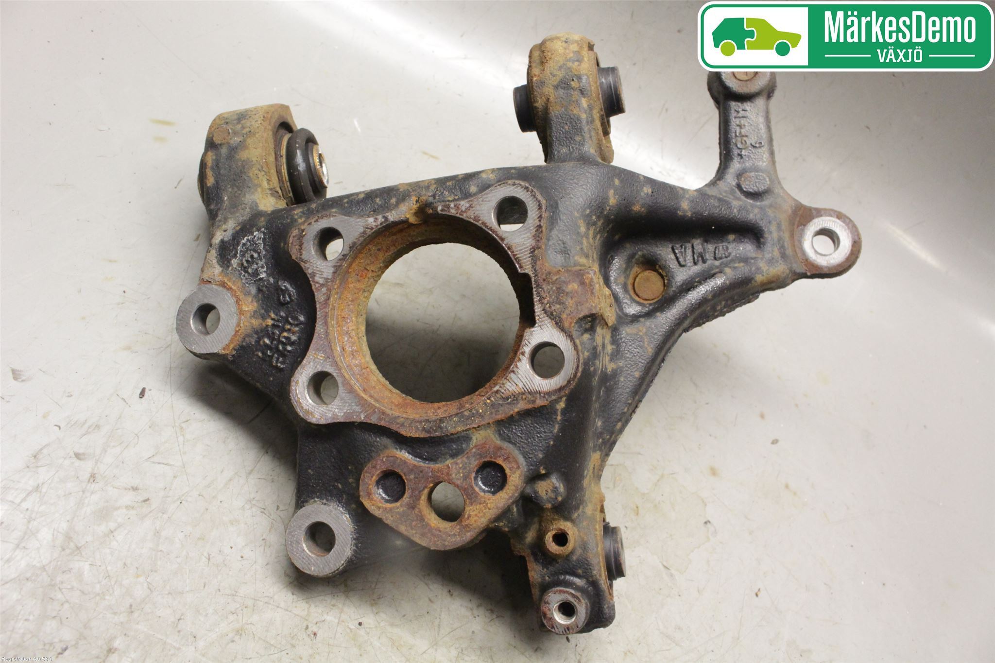 Toyota C-HR 16-23 Hjullagerhus-Spindel Vä B