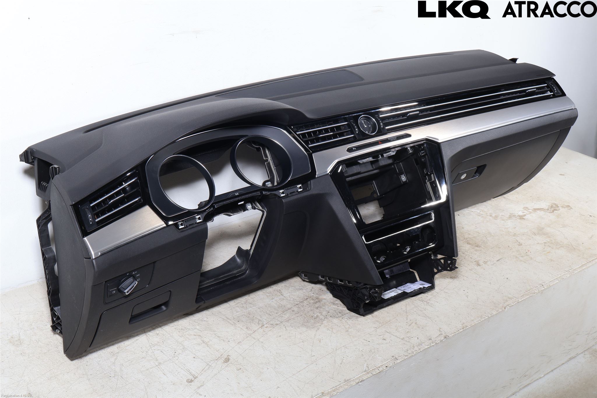 Volkswagen VW PASSAT 15-19 Instrumentbräda