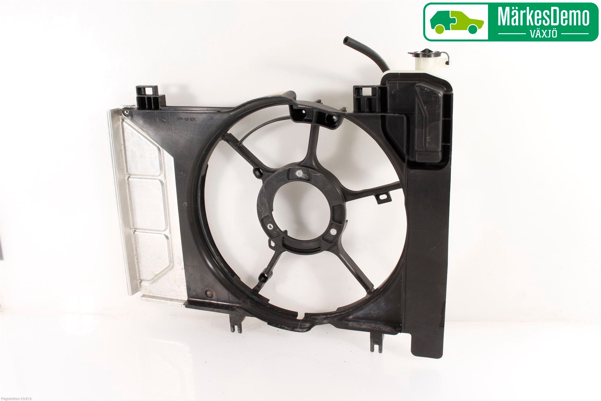 Toyota YARIS XP130 15-20 Kylfläktkåpa