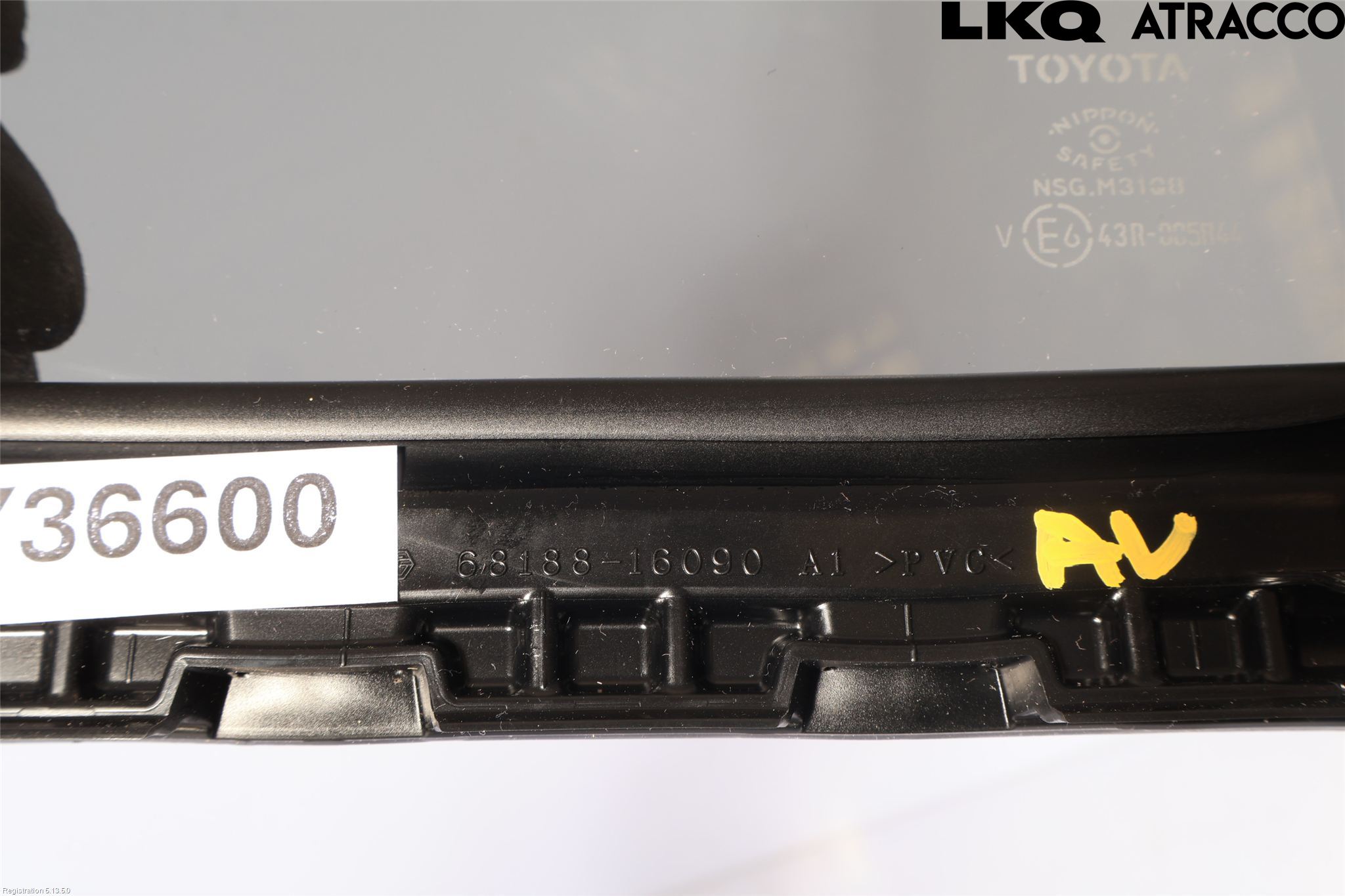 Toyota COROLLA CROSS XG10 22- Dörruta Bak Lilla Hö