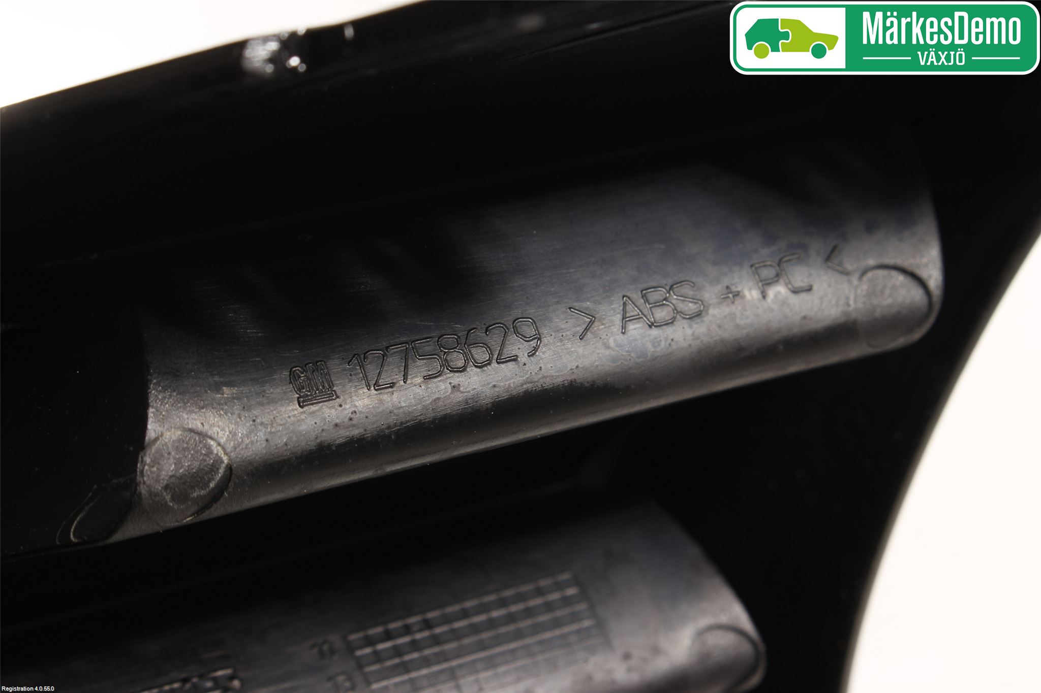 Saab 9-5     06-10 Strålkastarsarg Höger