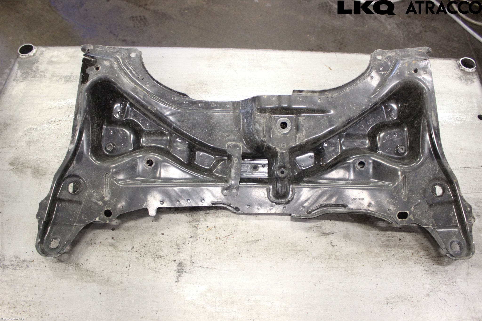 Toyota YARIS XP130 15-20 Framvagnsbalk