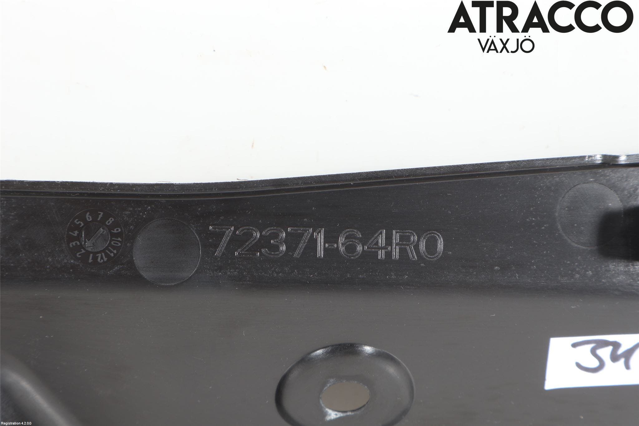 Suzuki ACROSS 21- Täckplast Front