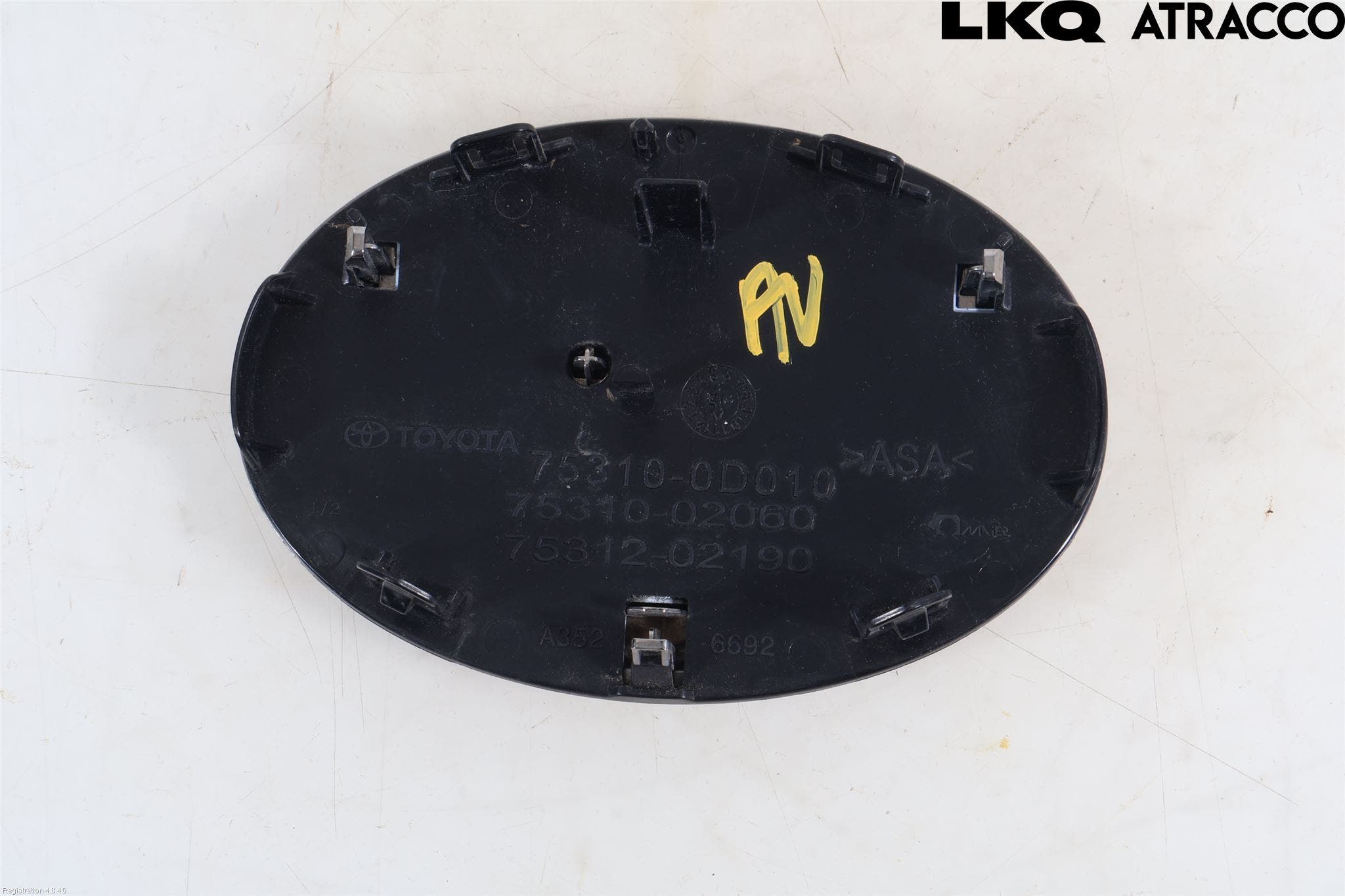 Toyota YARIS CROSS XP21 21- Emblem