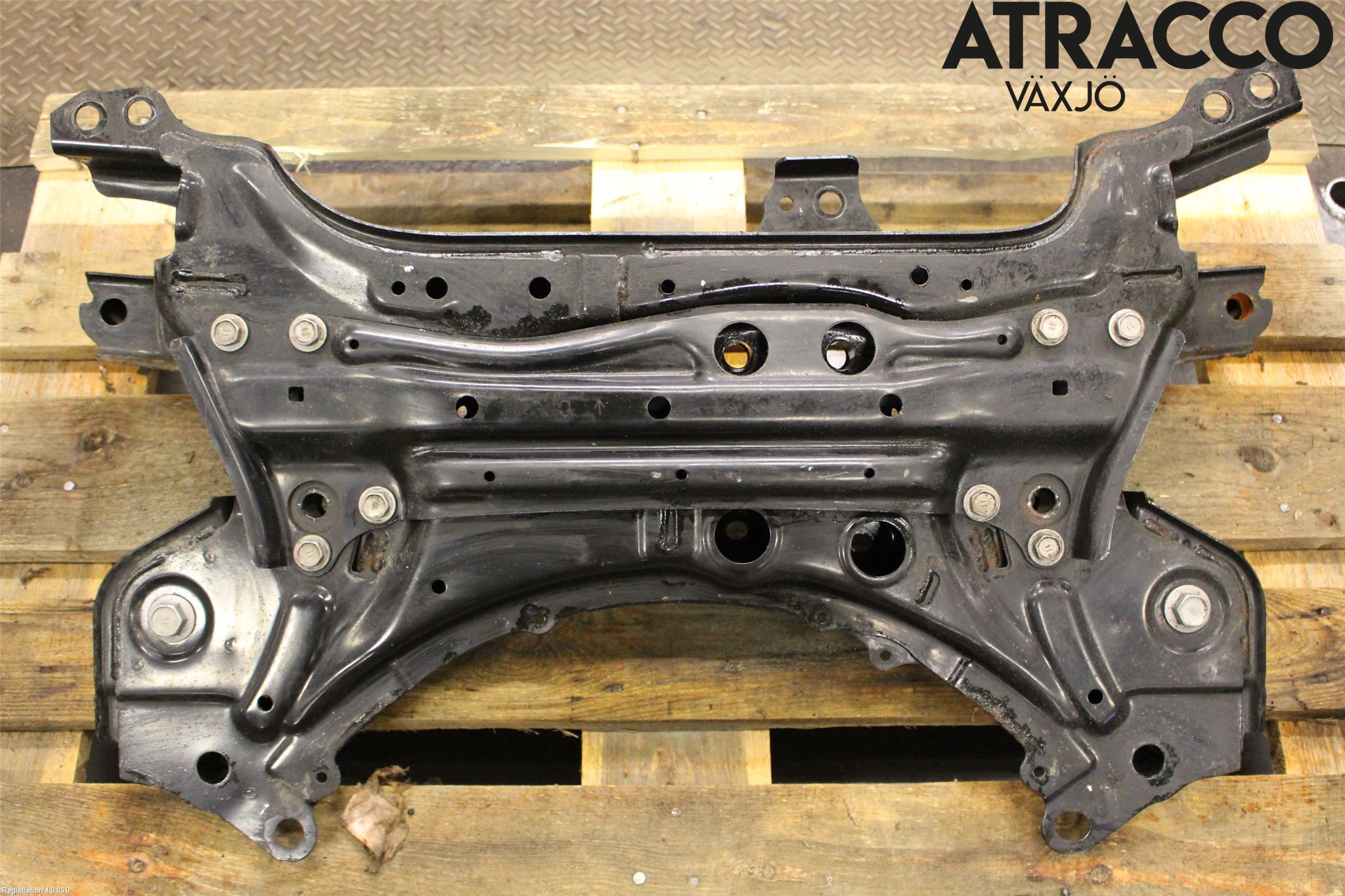 Toyota AURIS 13-19 Framvagnsbalk