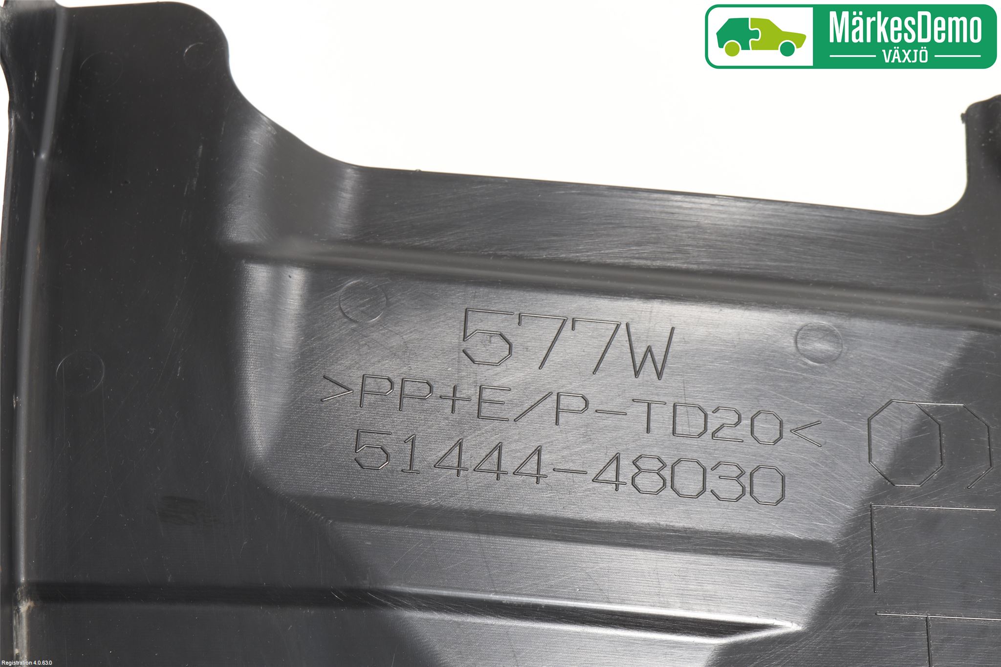 Toyota RAV4 13-18 Hasplåt Plåt-Plast