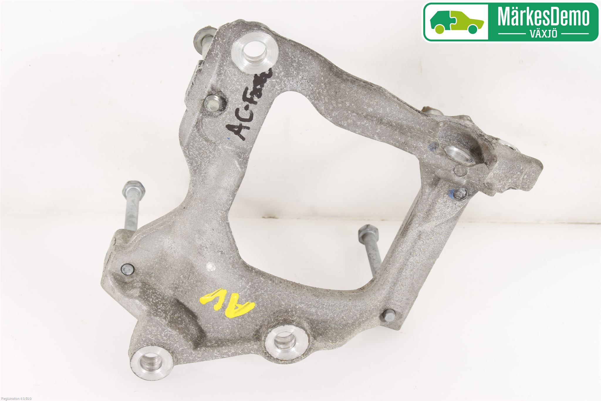 Toyota HILUX 16- Ac Kompressor-Fäste