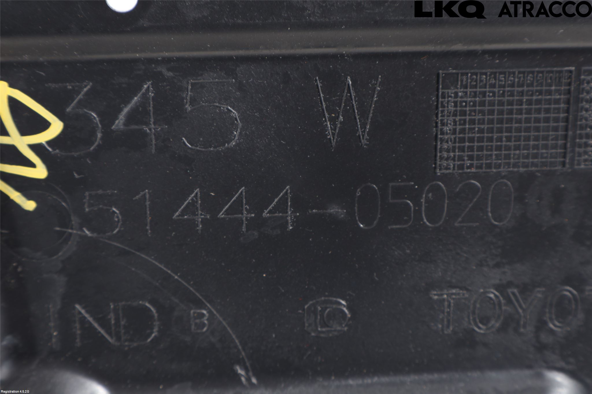 Toyota AVENSIS 16-18 Hasplåt Plåt-Plast