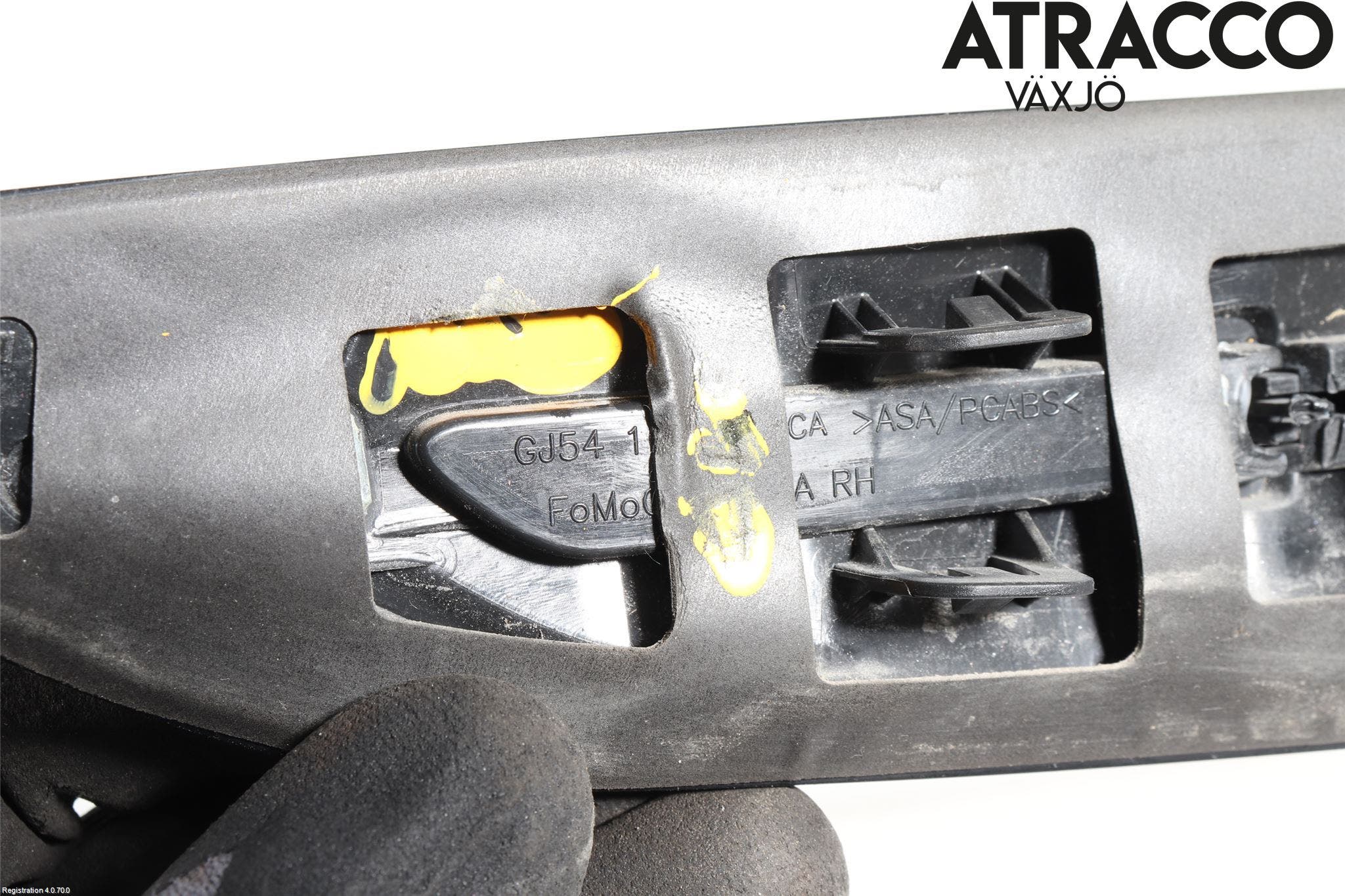 Ford KUGA 17-19 List Skärmkant