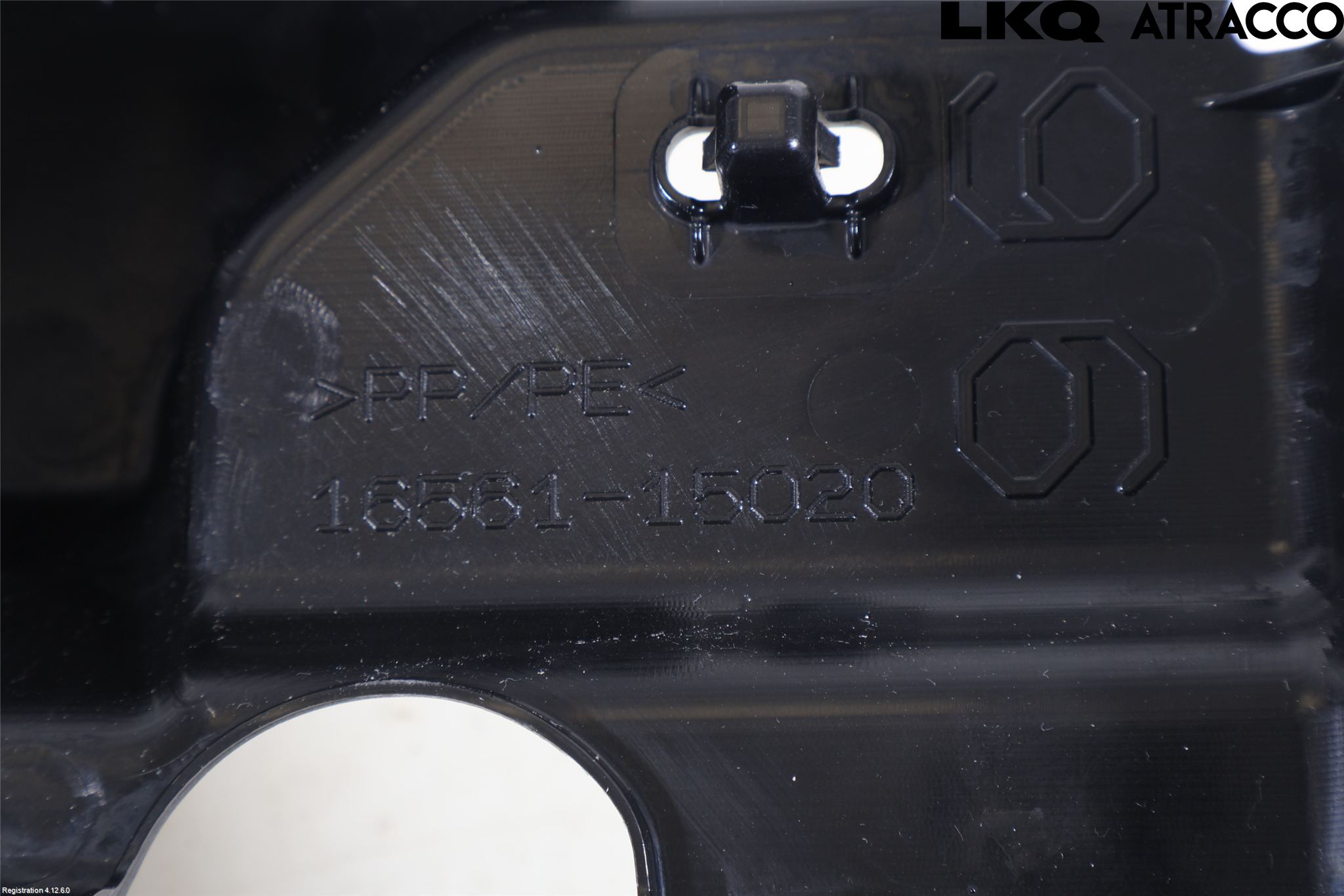 Lexus LBX 24- Täckplast Front