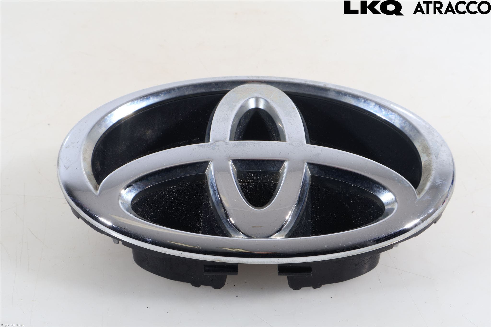 Toyota YARIS XP130 12-14 Emblem