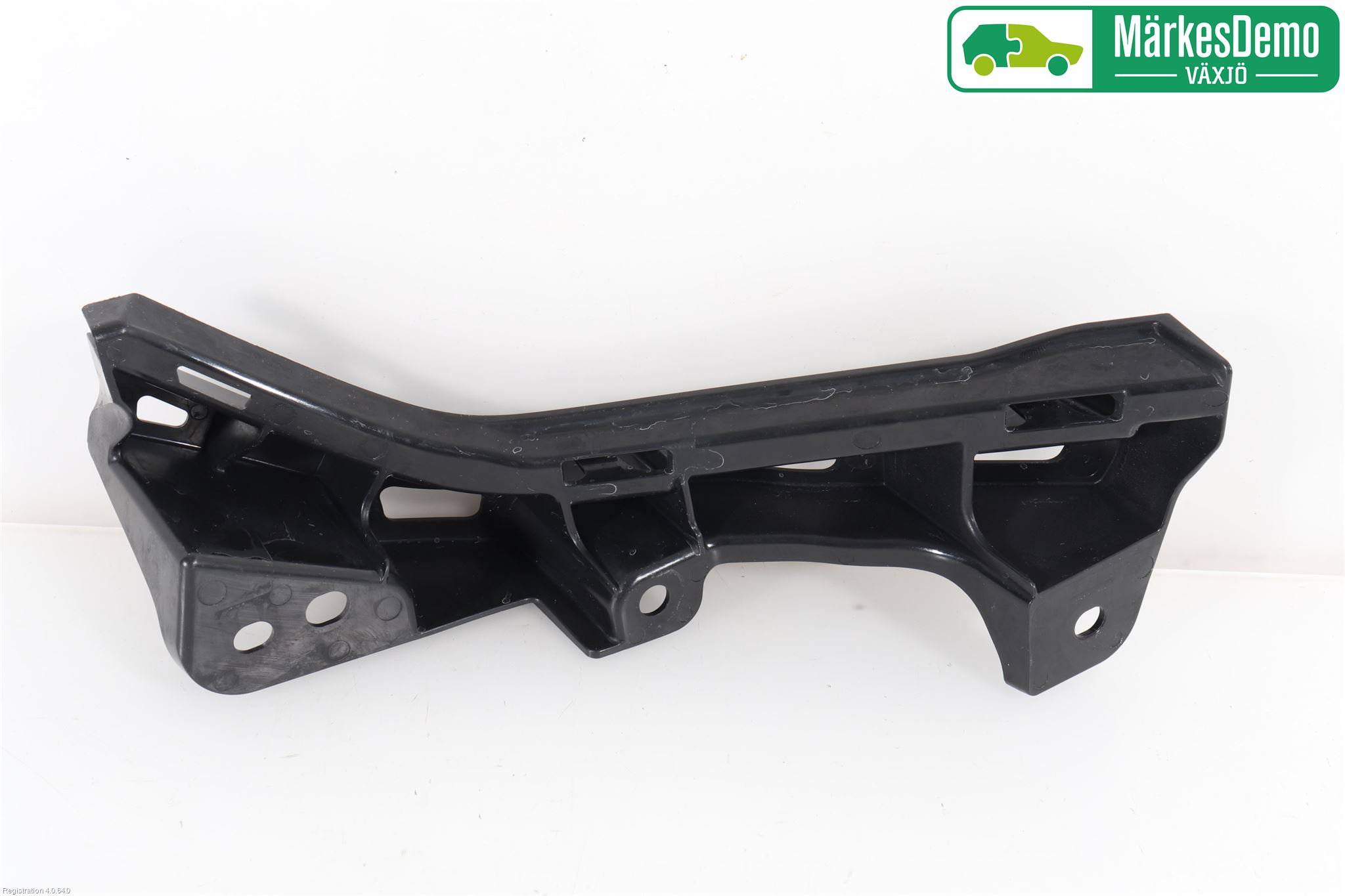 Suzuki SWIFT 17-24 Stötfångarfäste Fram Hö