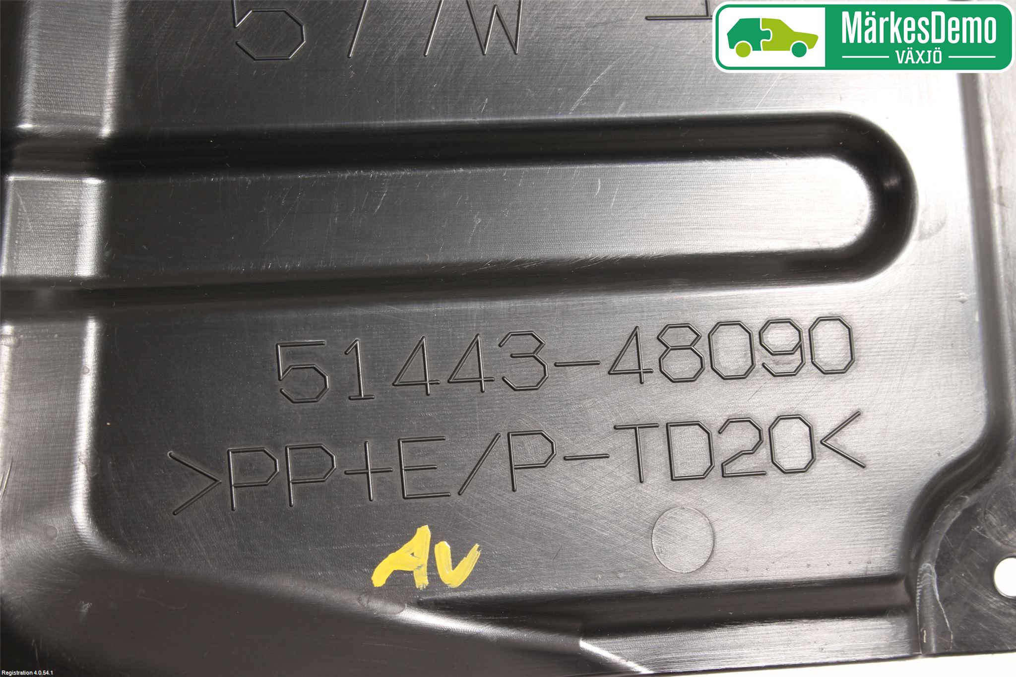 Toyota RAV4 13-18 Hasplåt Plåt-Plast