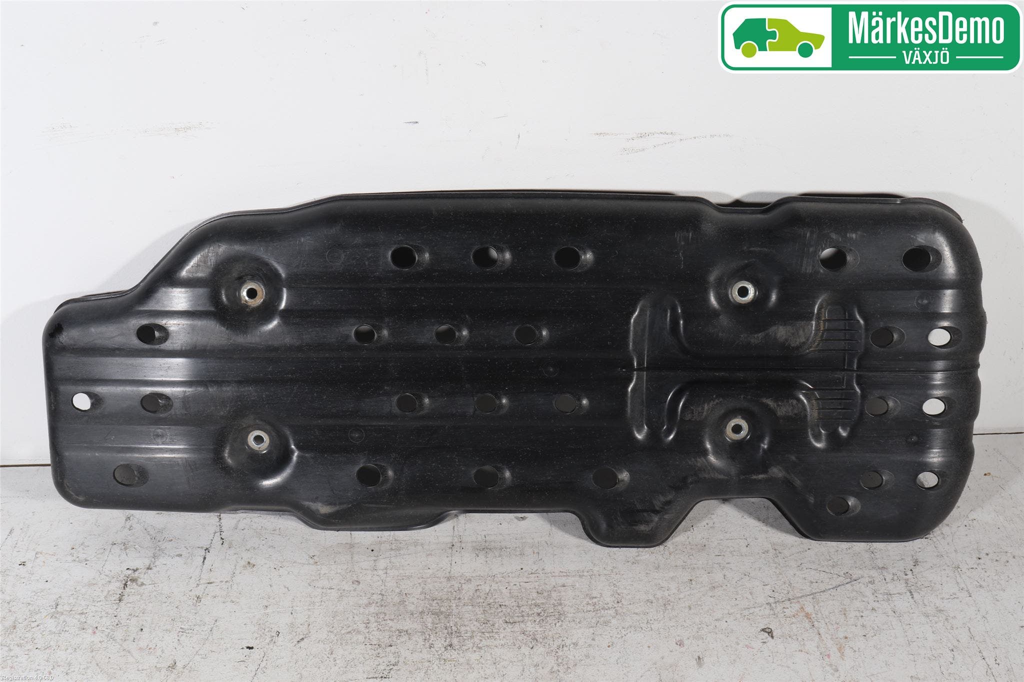 Toyota HILUX 05-16 Bränsletank Skyddsplåt