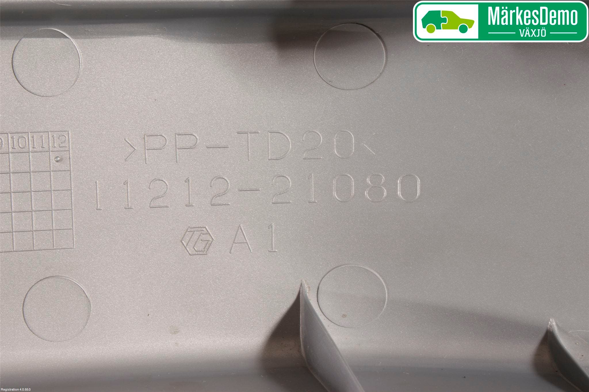 Toyota AURIS 13-19 Motorkåpa