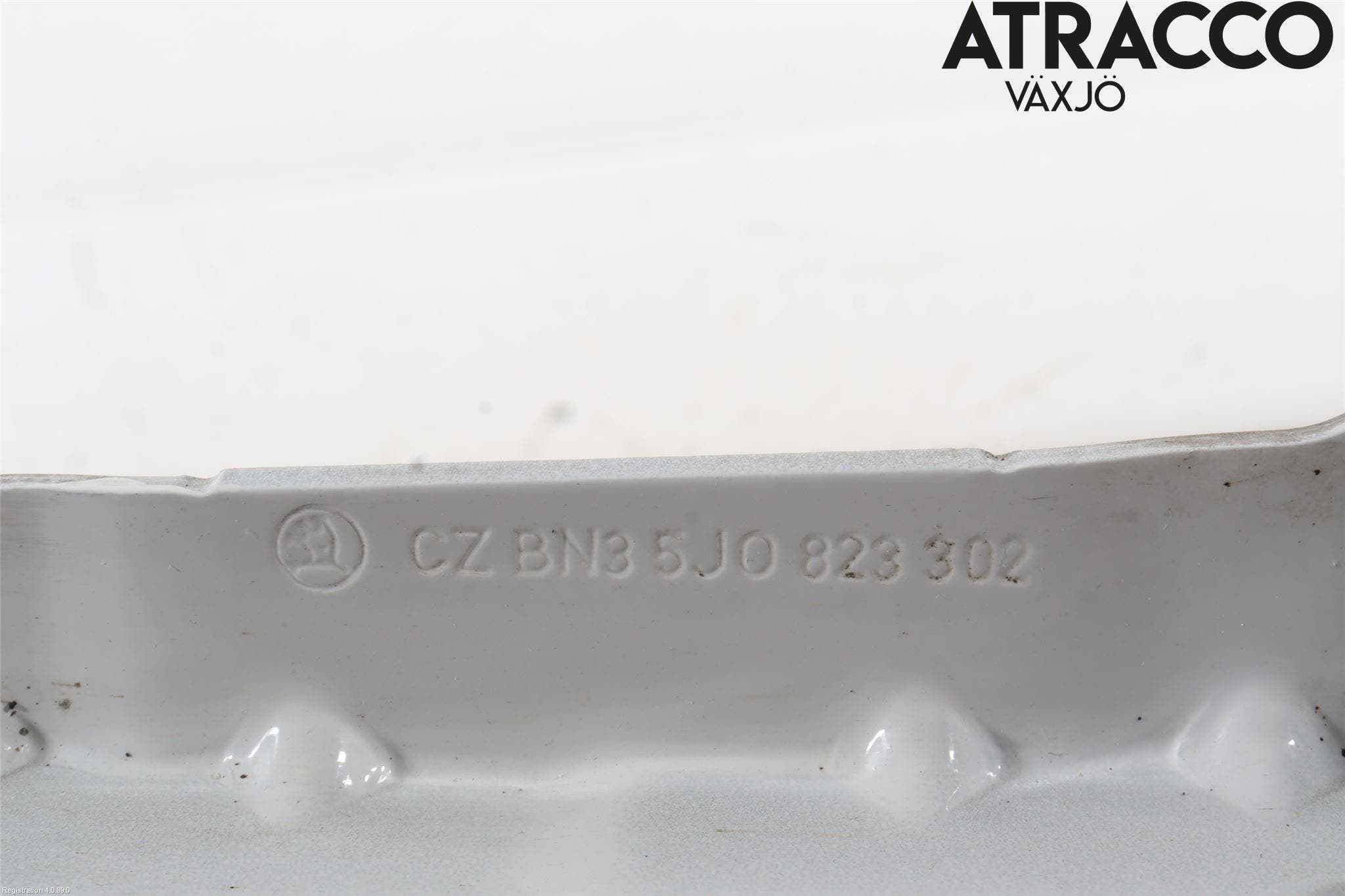 Skoda FABIA 07-14 Huvgångjärn