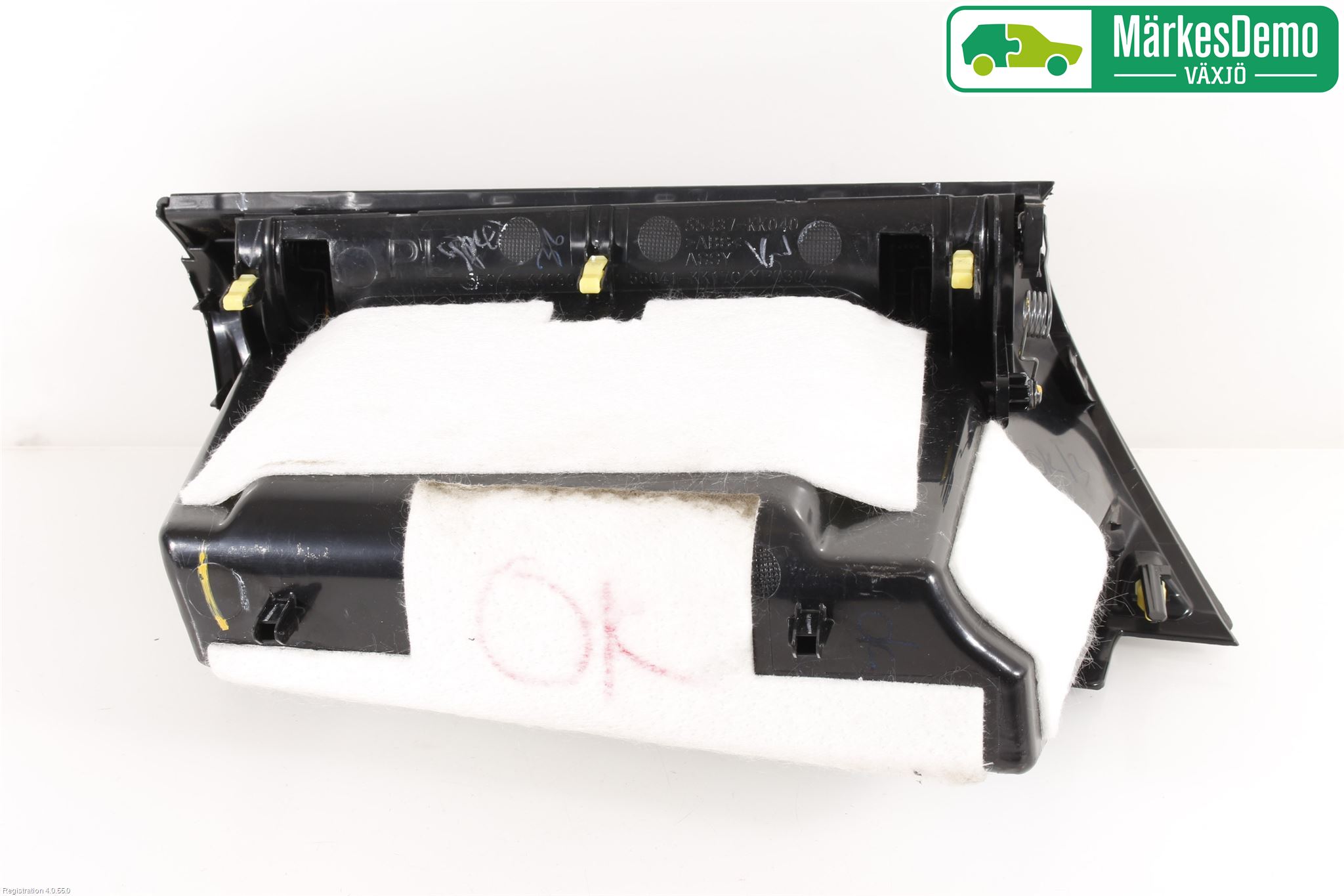 Toyota HILUX 16- Handskfack