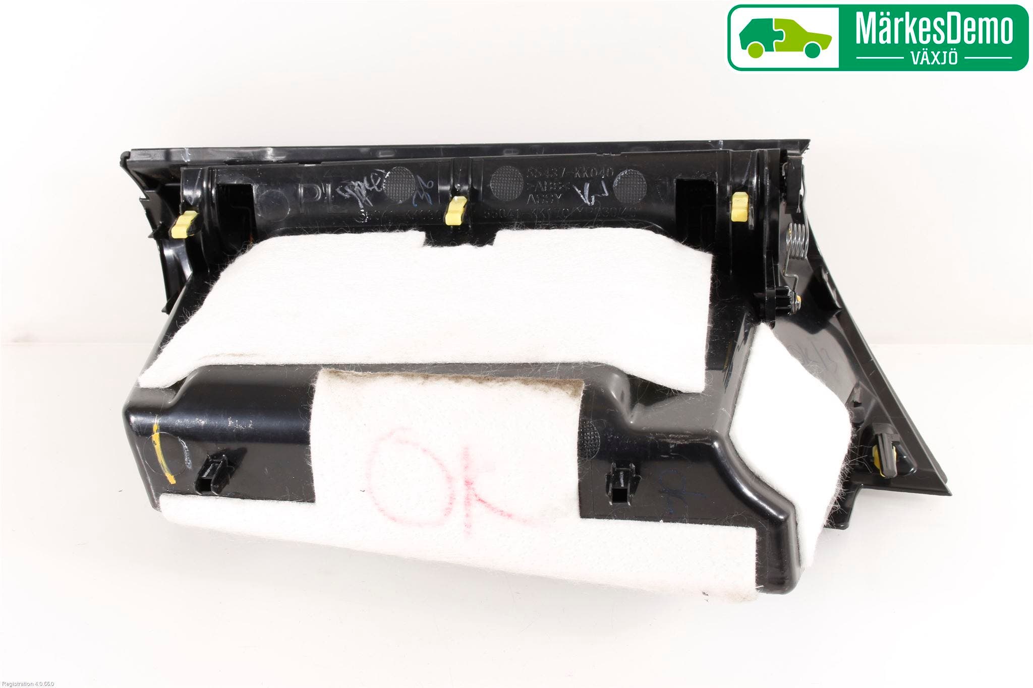 Toyota HILUX 16- Handskfack