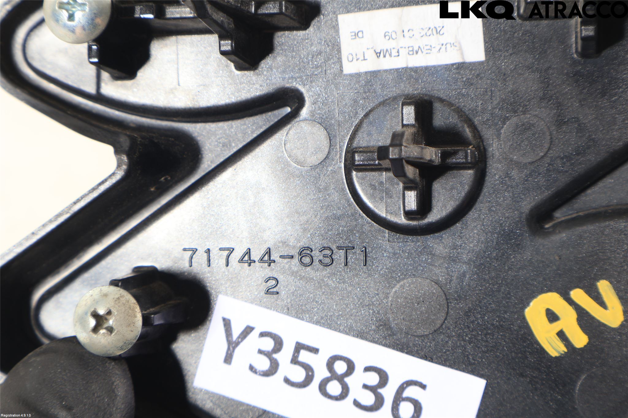 Suzuki SX4 S-CROSS 22- Emblem