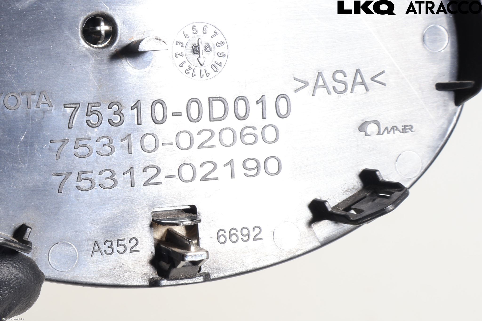 Toyota YARIS CROSS XP21 21- Emblem