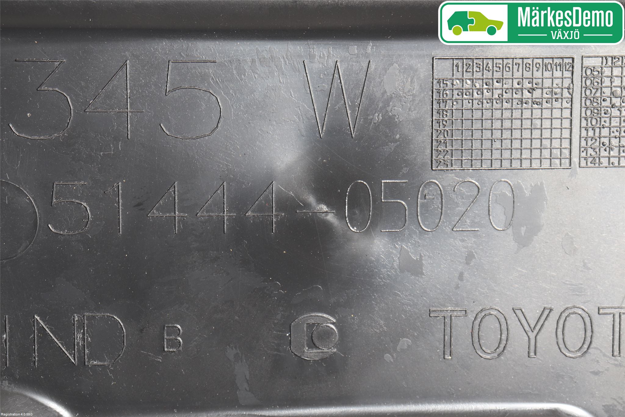 Toyota AVENSIS 16-18 Hasplåt Plåt-Plast