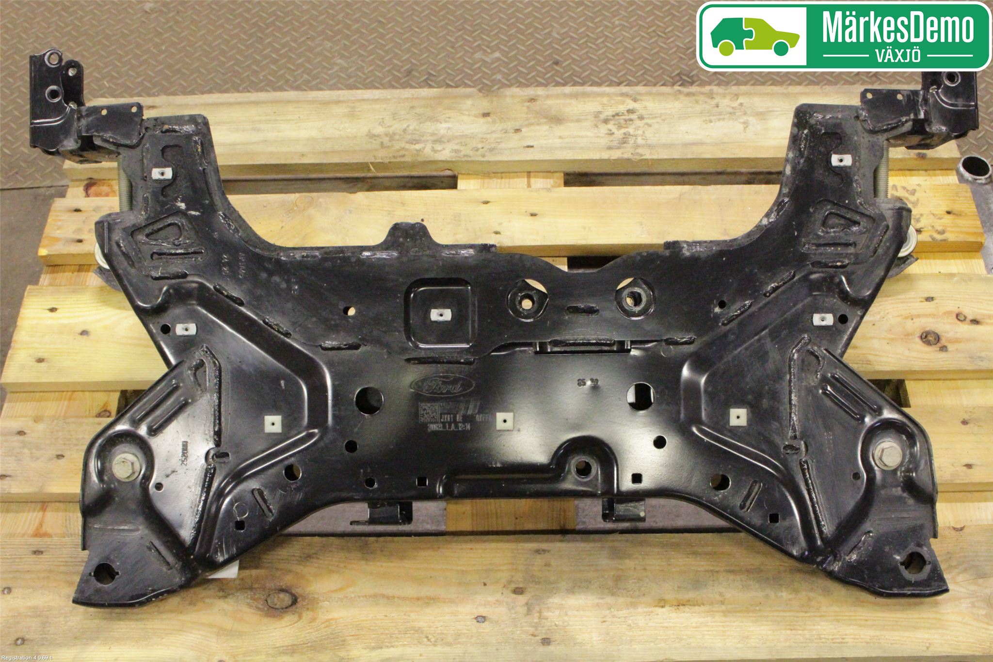 Ford FOCUS 19- Framvagnsbalk