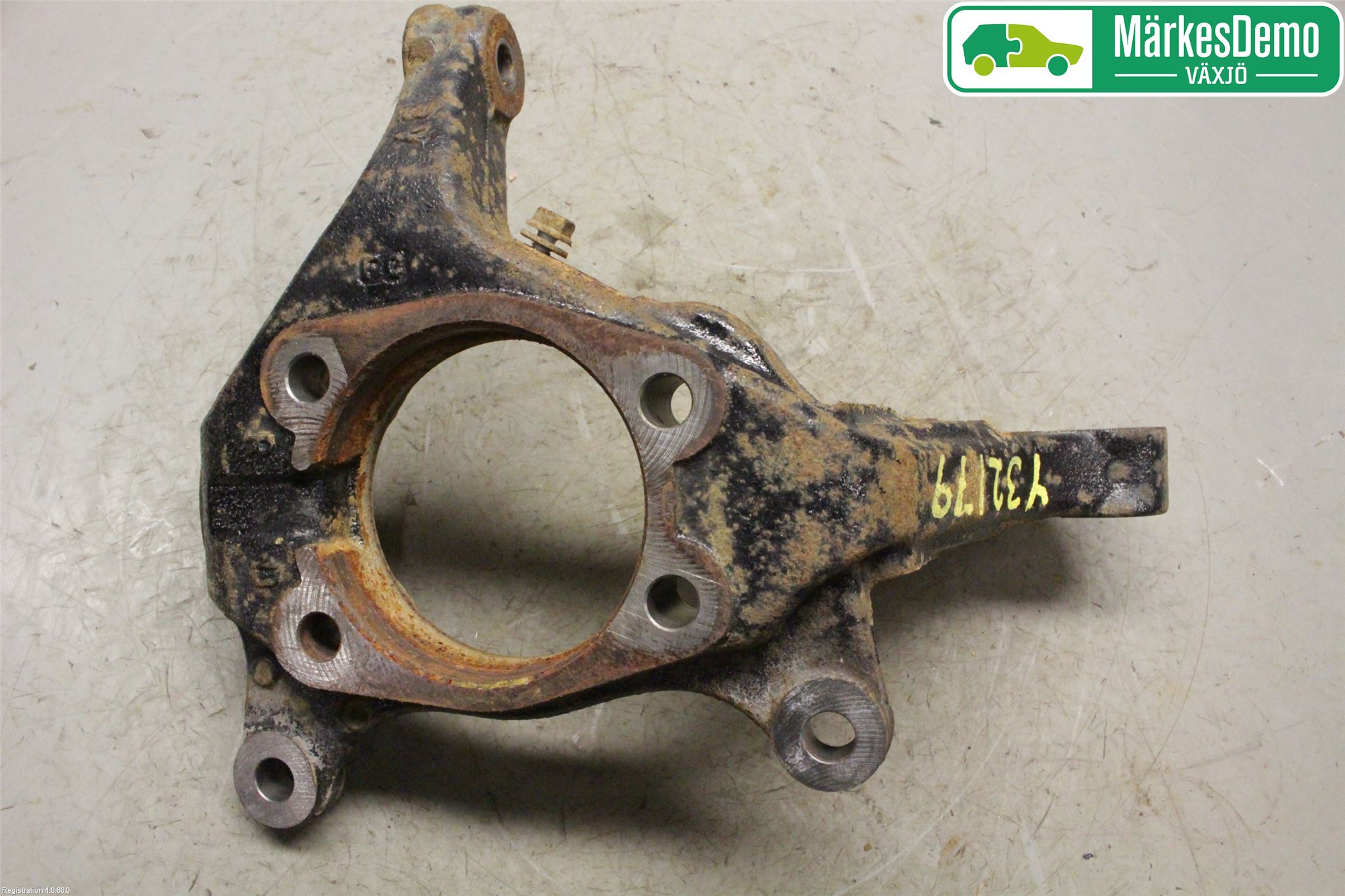 Toyota RAV4 13-18 Styrspindel Lagerhus Hö