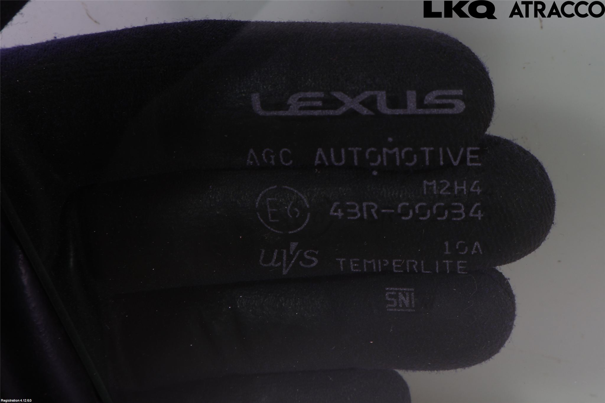 Lexus LBX 24- Dörruta Fram Höger