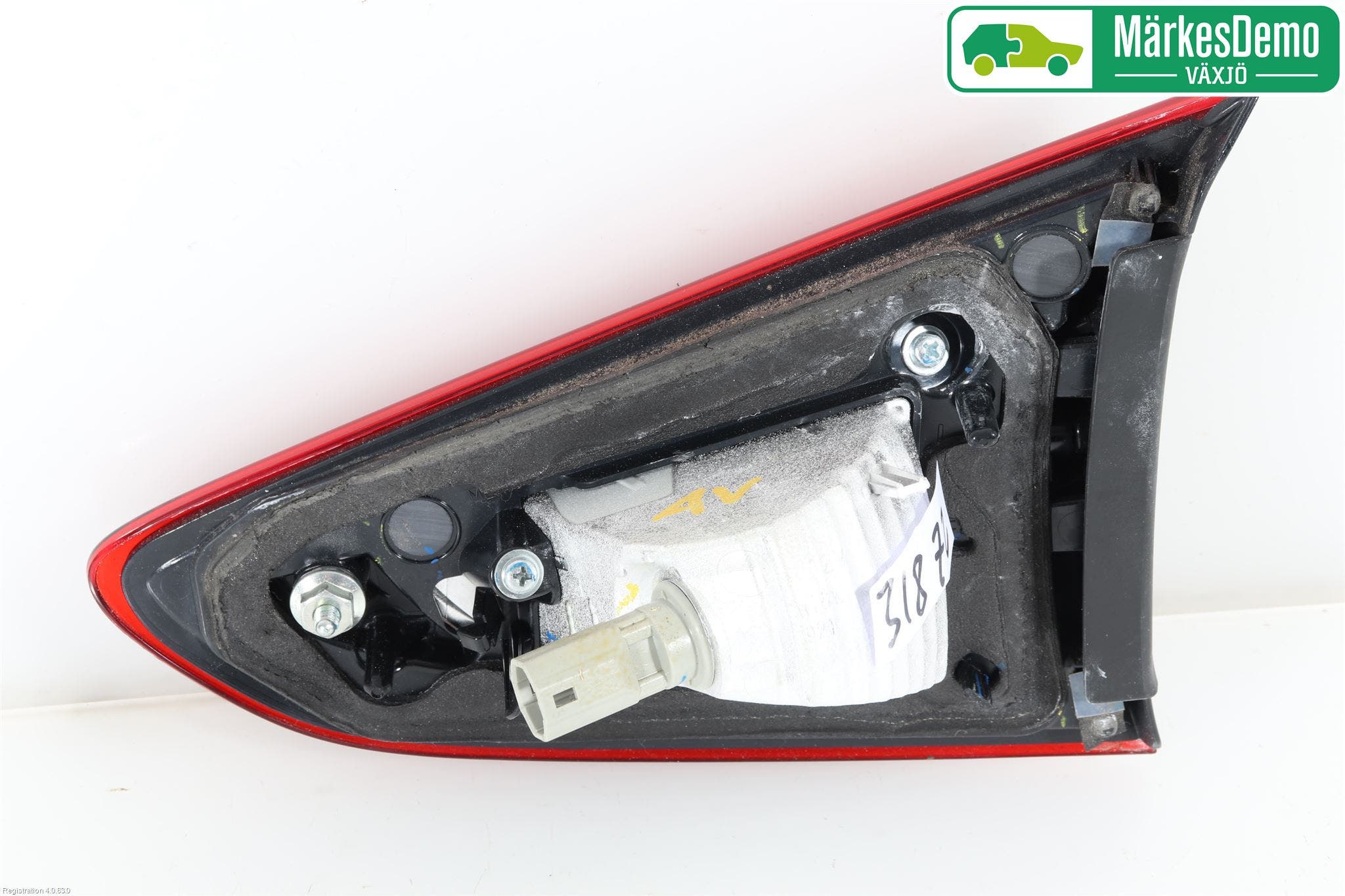 Mazda 2 (DJ) 15-22 Bakljus Lucka Vä