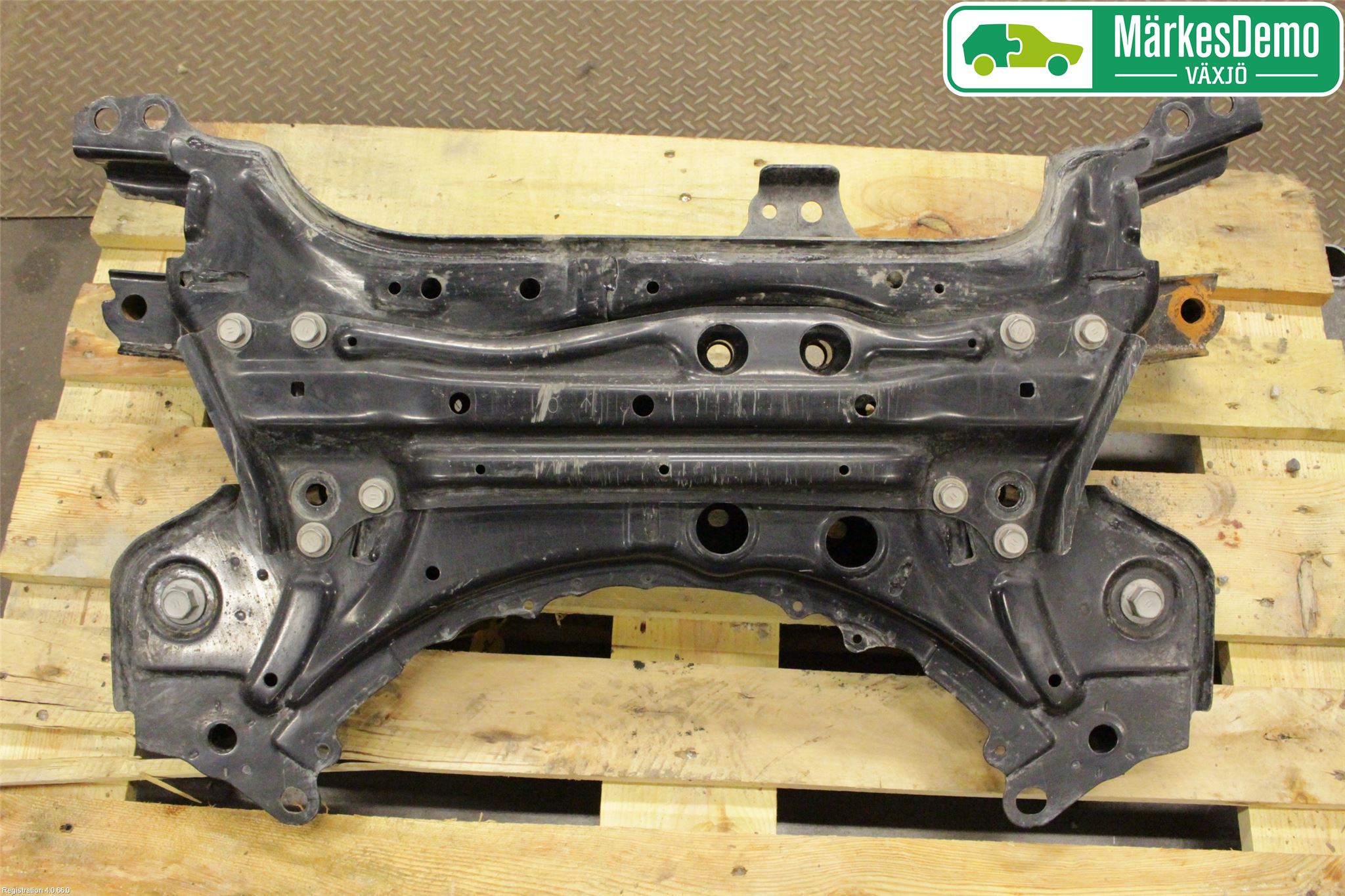 Toyota RAV4 13-18 Framvagnsbalk