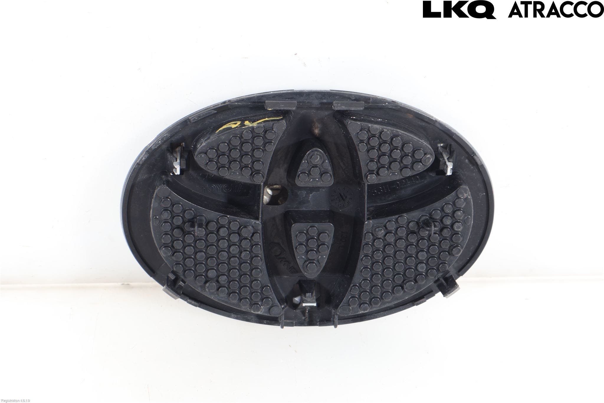 Toyota YARIS XP130 12-14 Emblem