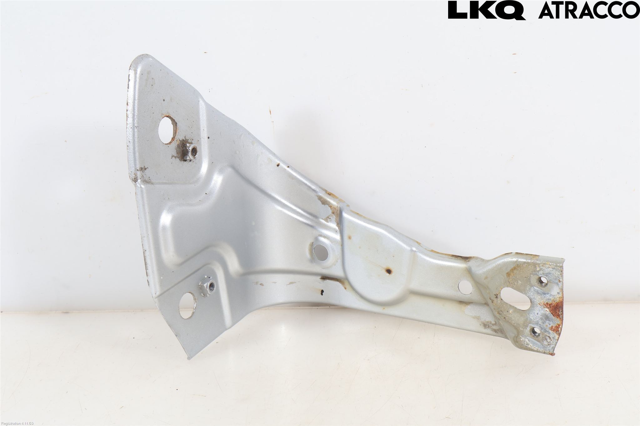 Volkswagen VW PASSAT 11-14 Skärmfäste Fram Hö