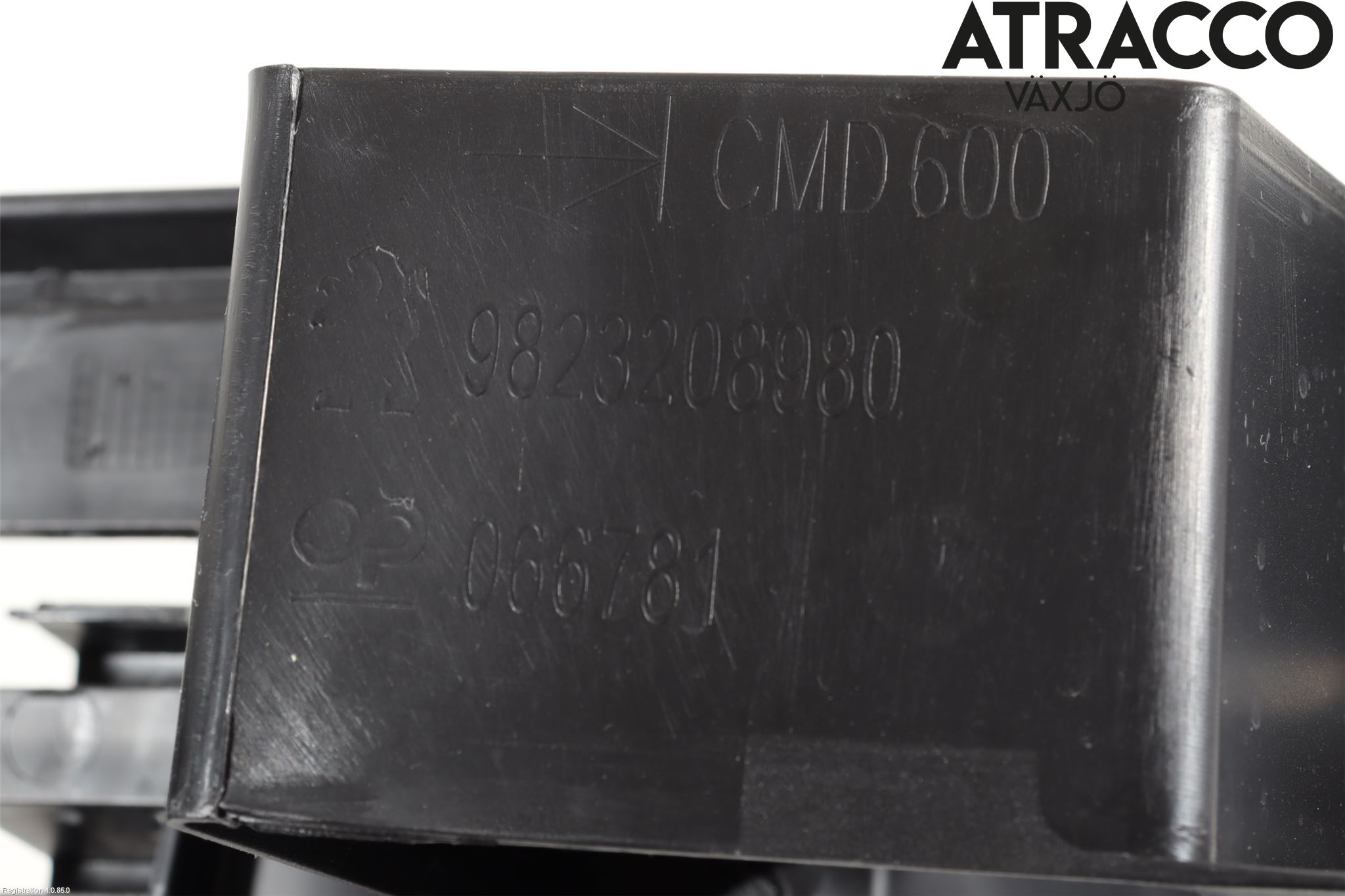 Peugeot 208/E-208 20- Stötfångardel Bak Mitt
