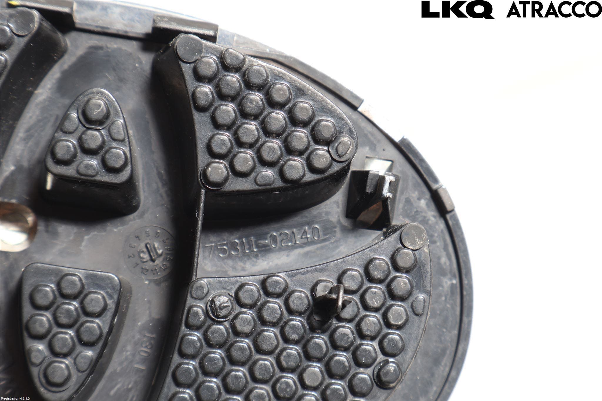 Toyota YARIS XP130 12-14 Emblem