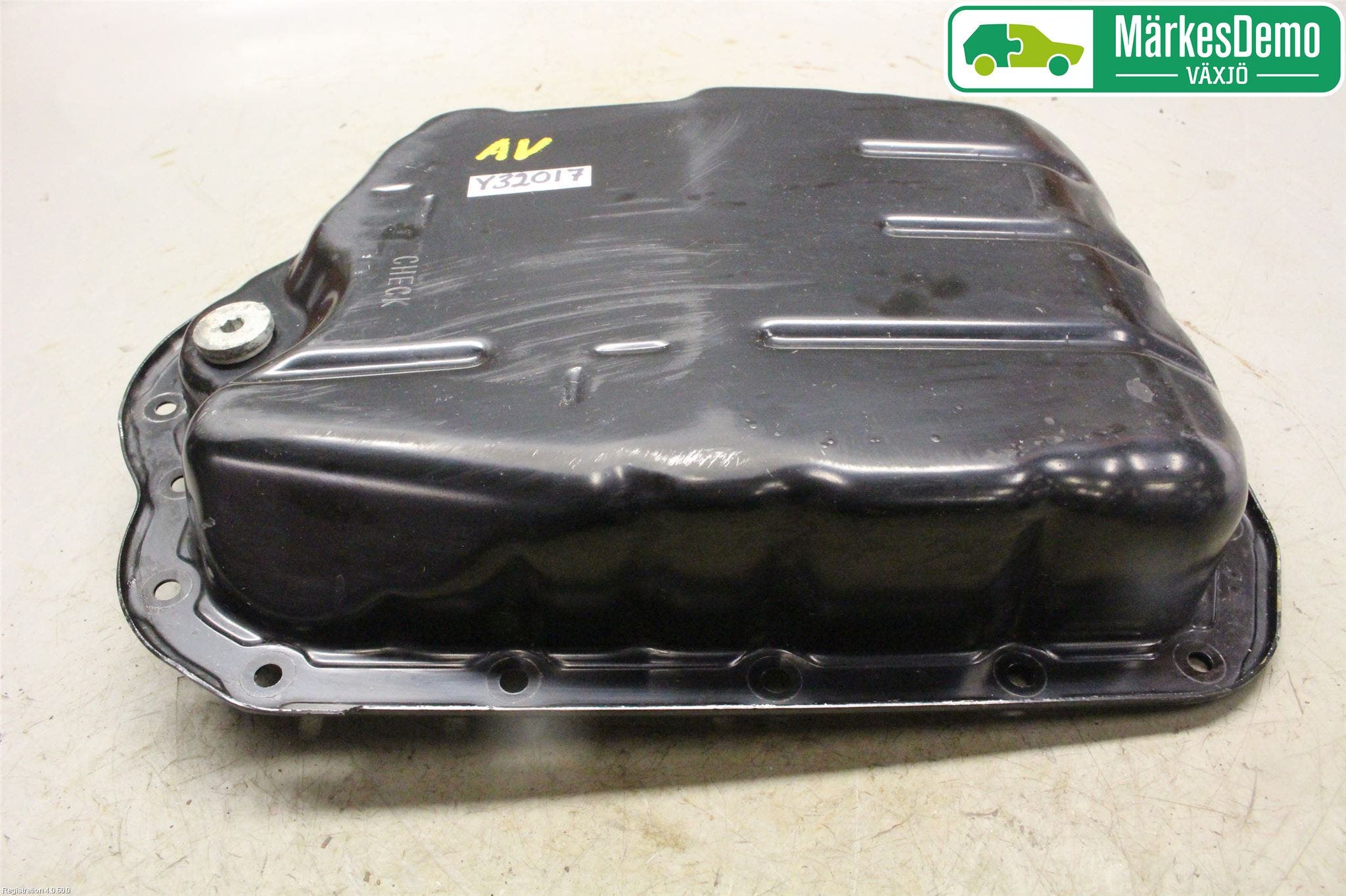 Toyota AVENSIS 16-18 Oljetråg