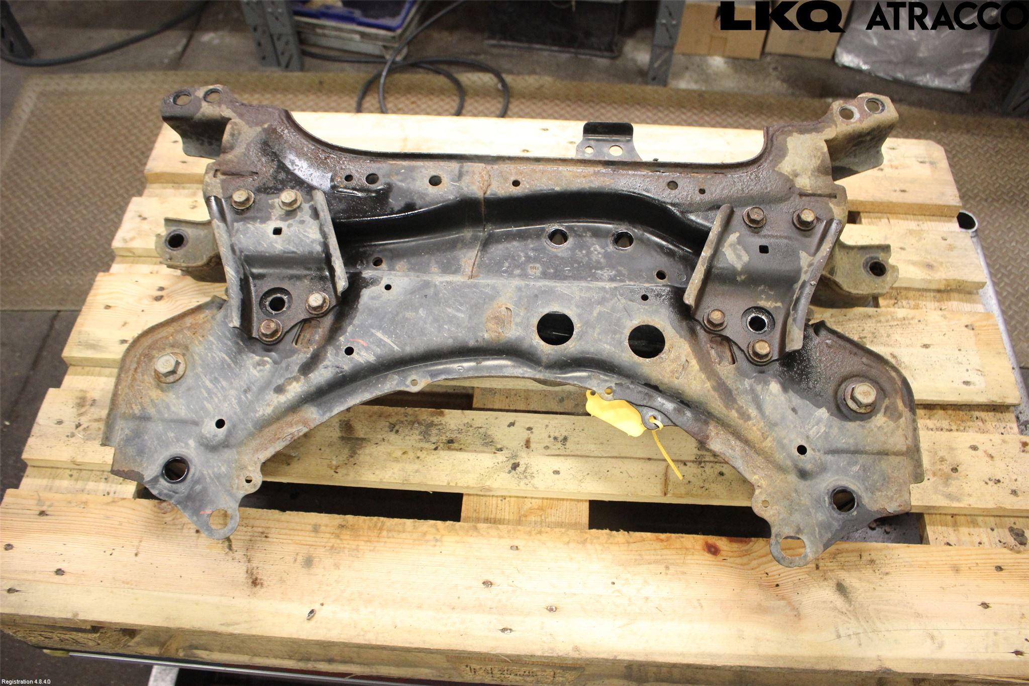 Toyota AURIS 10-12 Framvagnsbalk